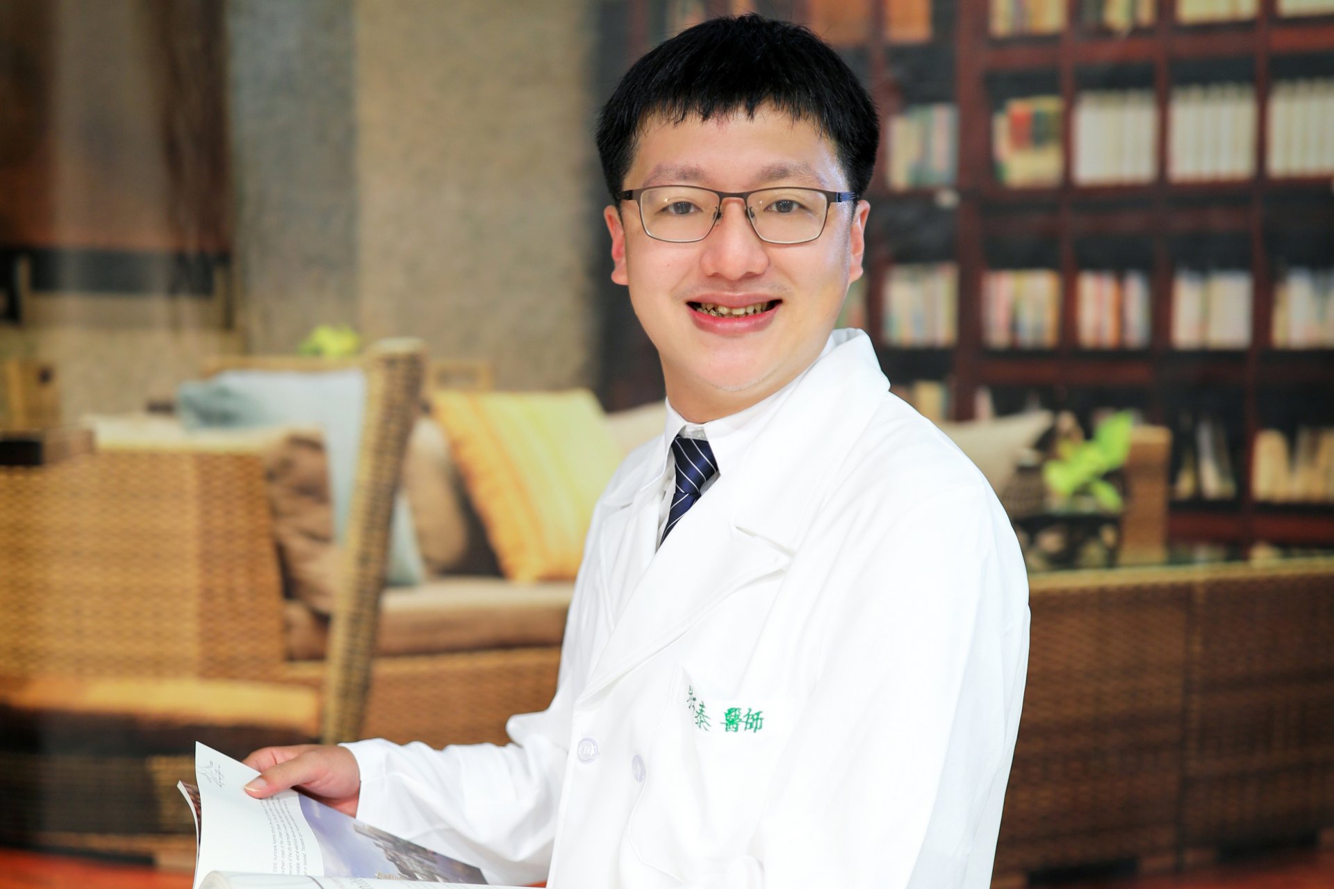 施于泰醫師表示,如果患者對於「大脖子」外觀在意,或是經醫師評估有壓迫症狀,可考慮接受甲狀腺消融治療。