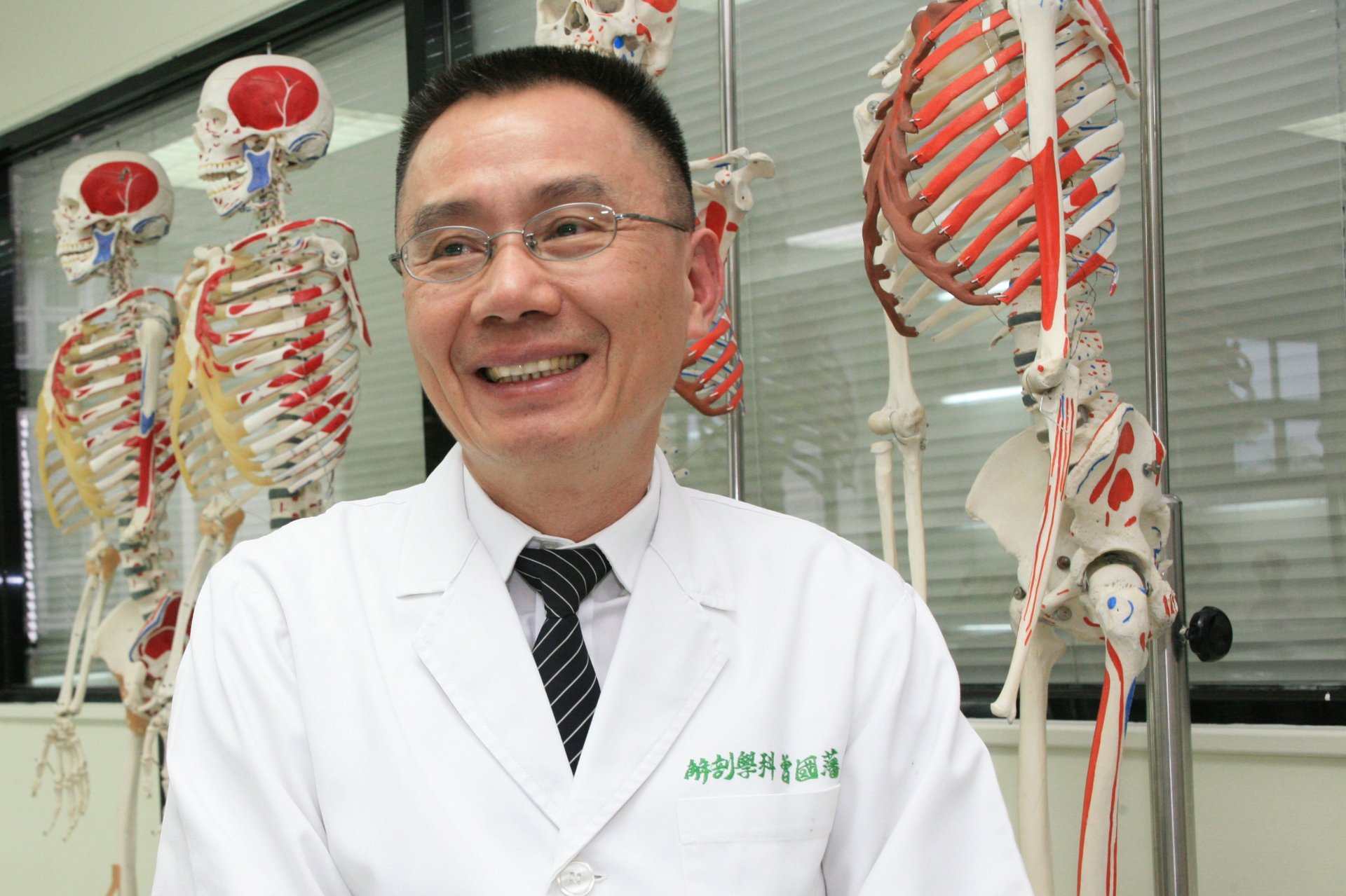 慈濟大學醫學系解剖學科主任曾國藩教授,投身解剖教育36年,榮獲113年教育部師鐸獎