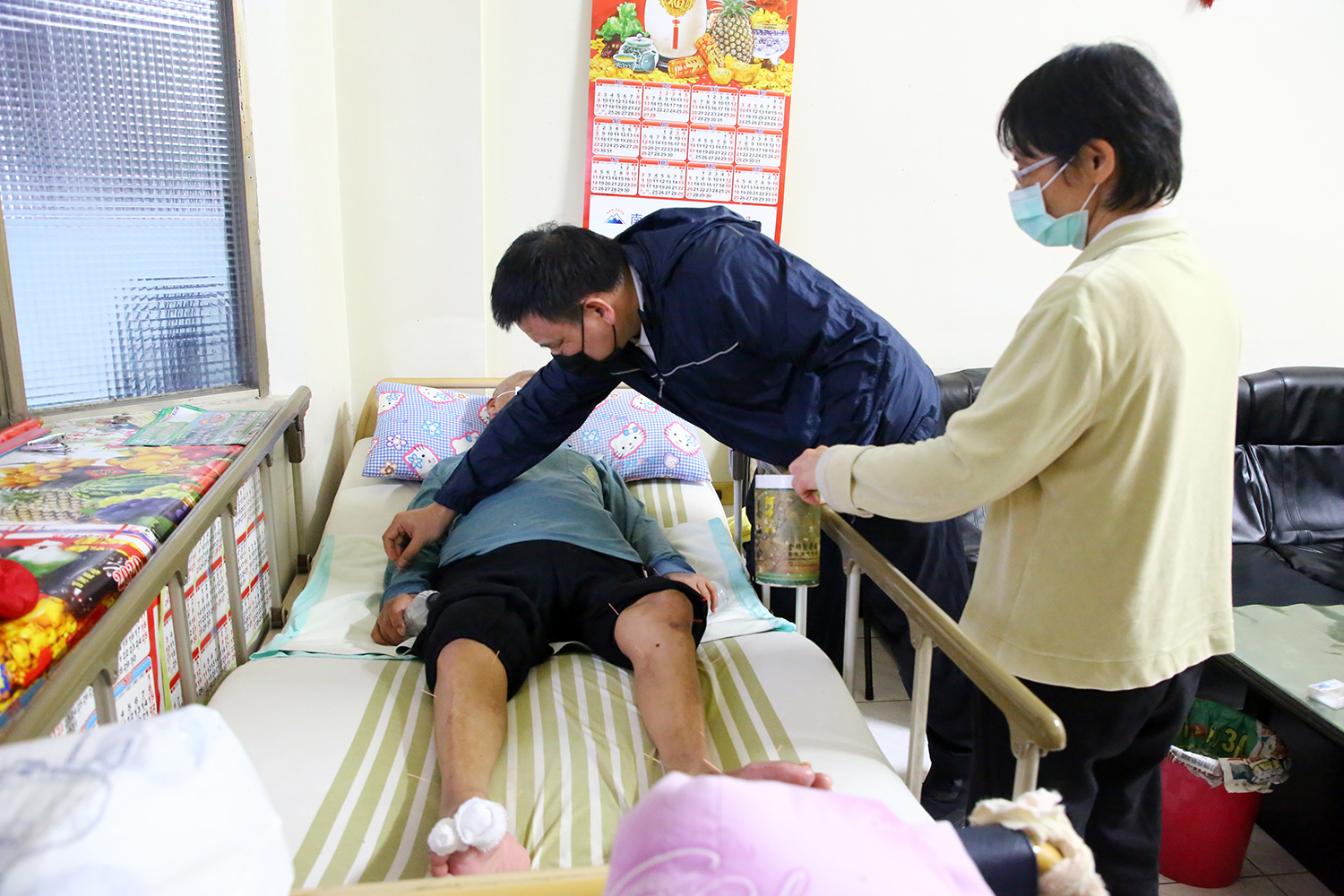 大埔鄉年輕人外流,老人家們則是務農以種植竹筍、破布子為主要經濟來源。終年操勞,老來許多慢性病纏身、常見痠、痛、麻、感冒等症狀。
