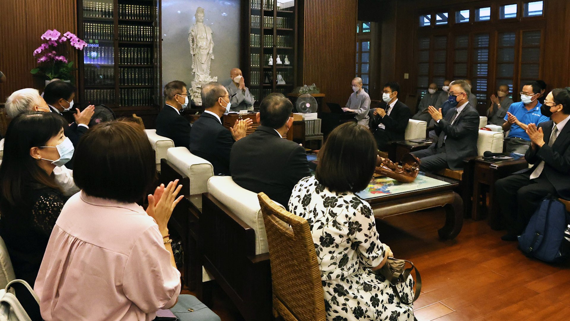 中央大學致贈編號555802 證嚴上人小行星 ( Chengyen),期望這份精神能夠繼續影響世人。