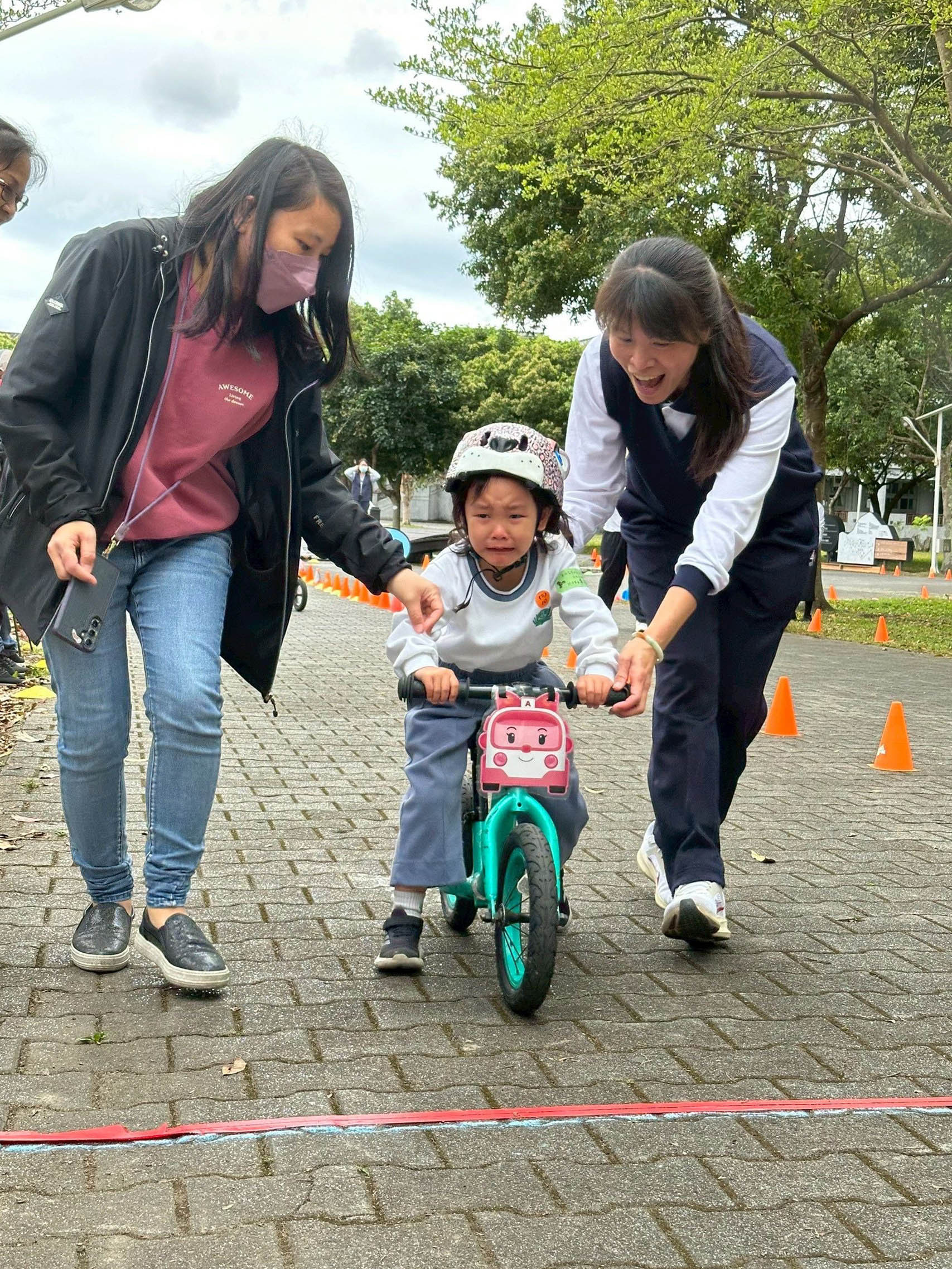 跌倒依舊完成比賽