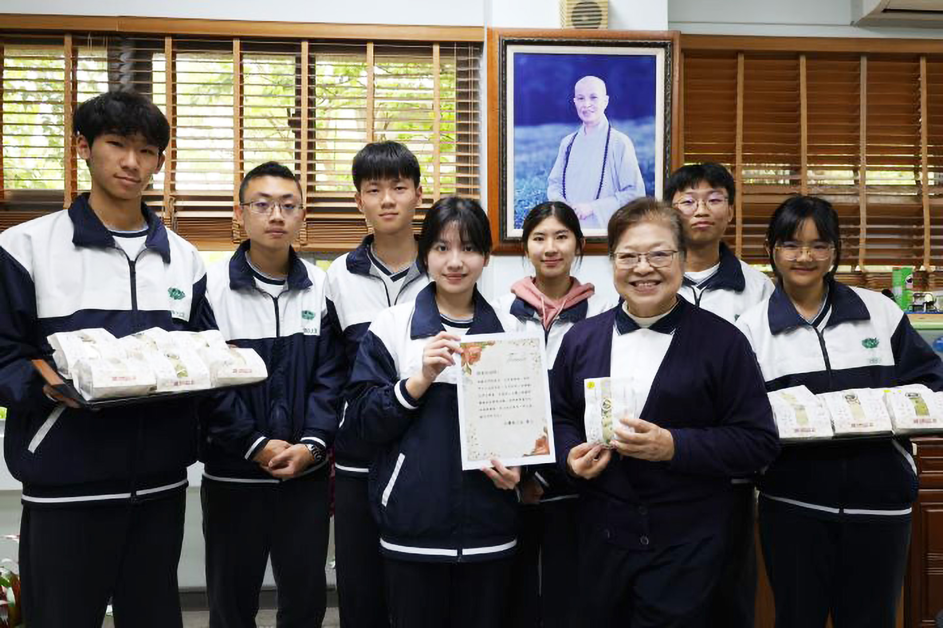 李玲惠校長勉勵學生:「帶著慈中的愛與初心,擁抱世界,發揮更大的影響力!」