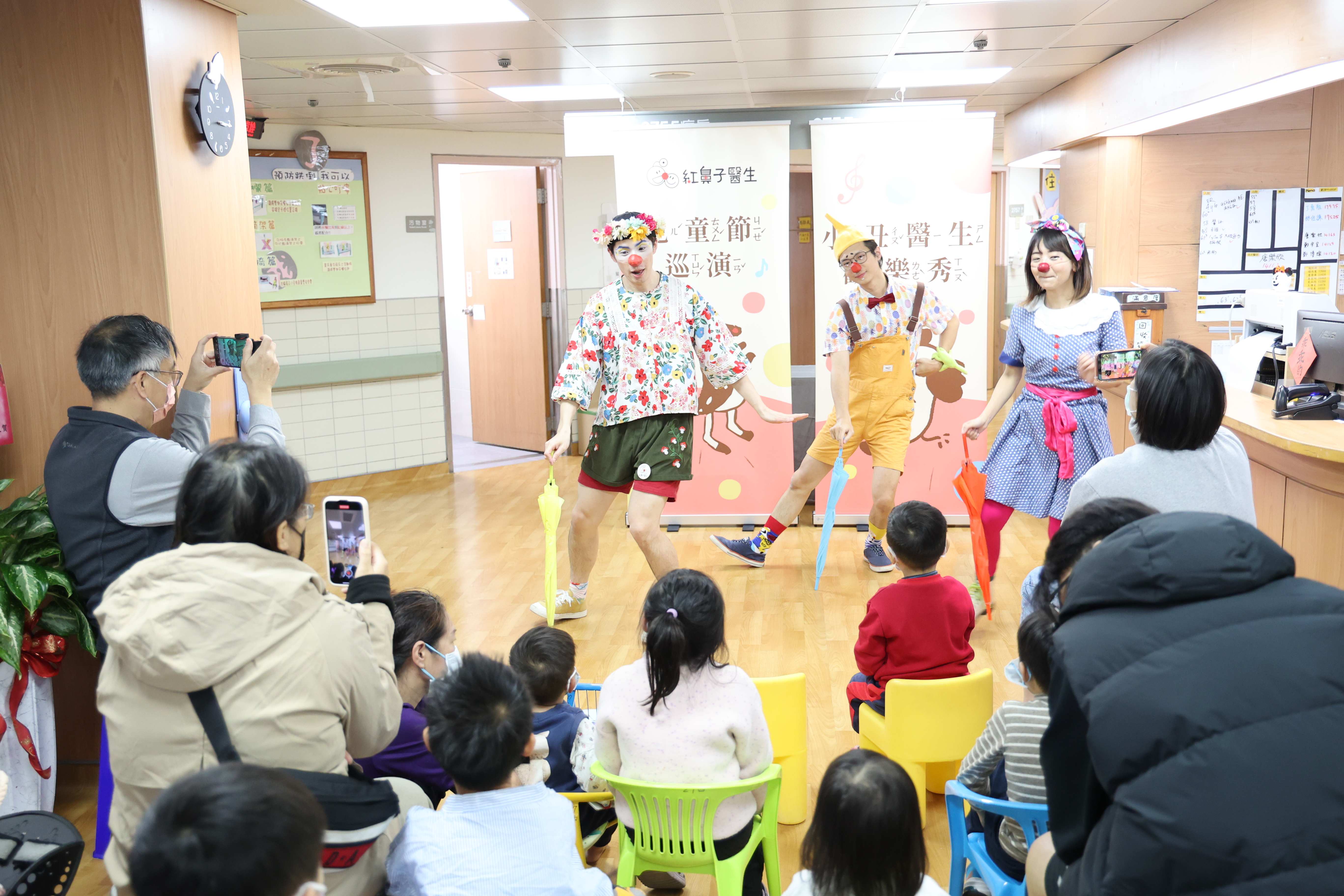 紅鼻子醫生在兒童節前夕特地到花蓮慈院，帶來全新的話劇演出。