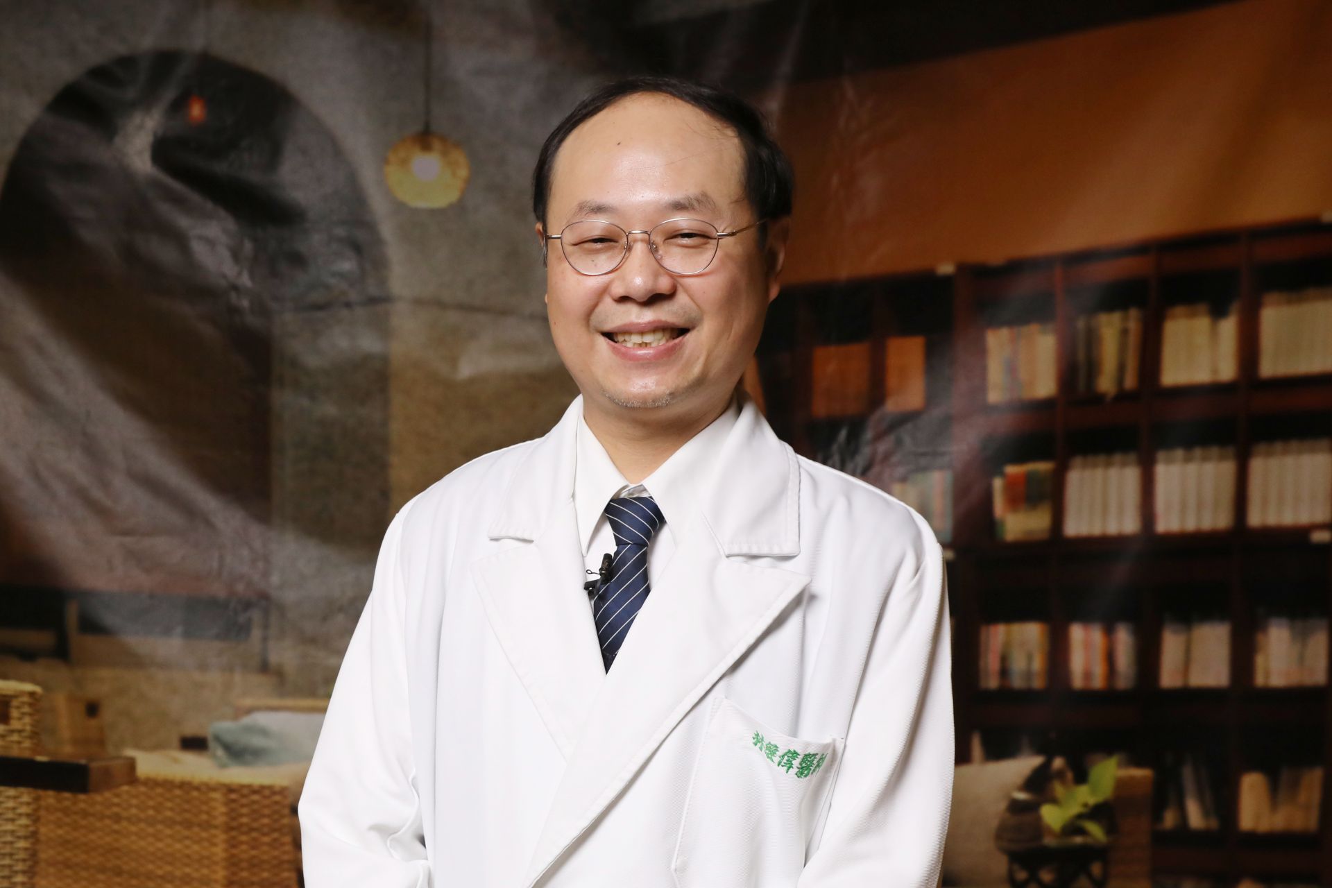 花蓮慈濟醫院中醫內科主任林經偉醫師提醒民眾,手腳冰冷屬於「四肢厥逆」的範圍,通常是由於陽氣不足,導致氣血循環不良,出現手腳冰冷等症狀,這都是陽氣虛弱的表現。