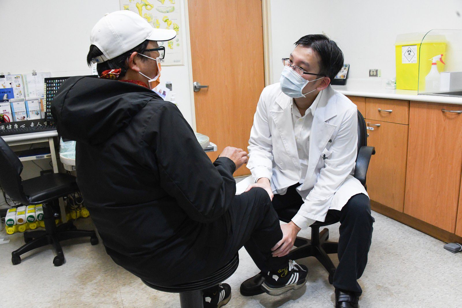 駱姓女士因腳受傷到診間,經黃醫師評估,與病人商量後導入「自體軟骨再生治療」。