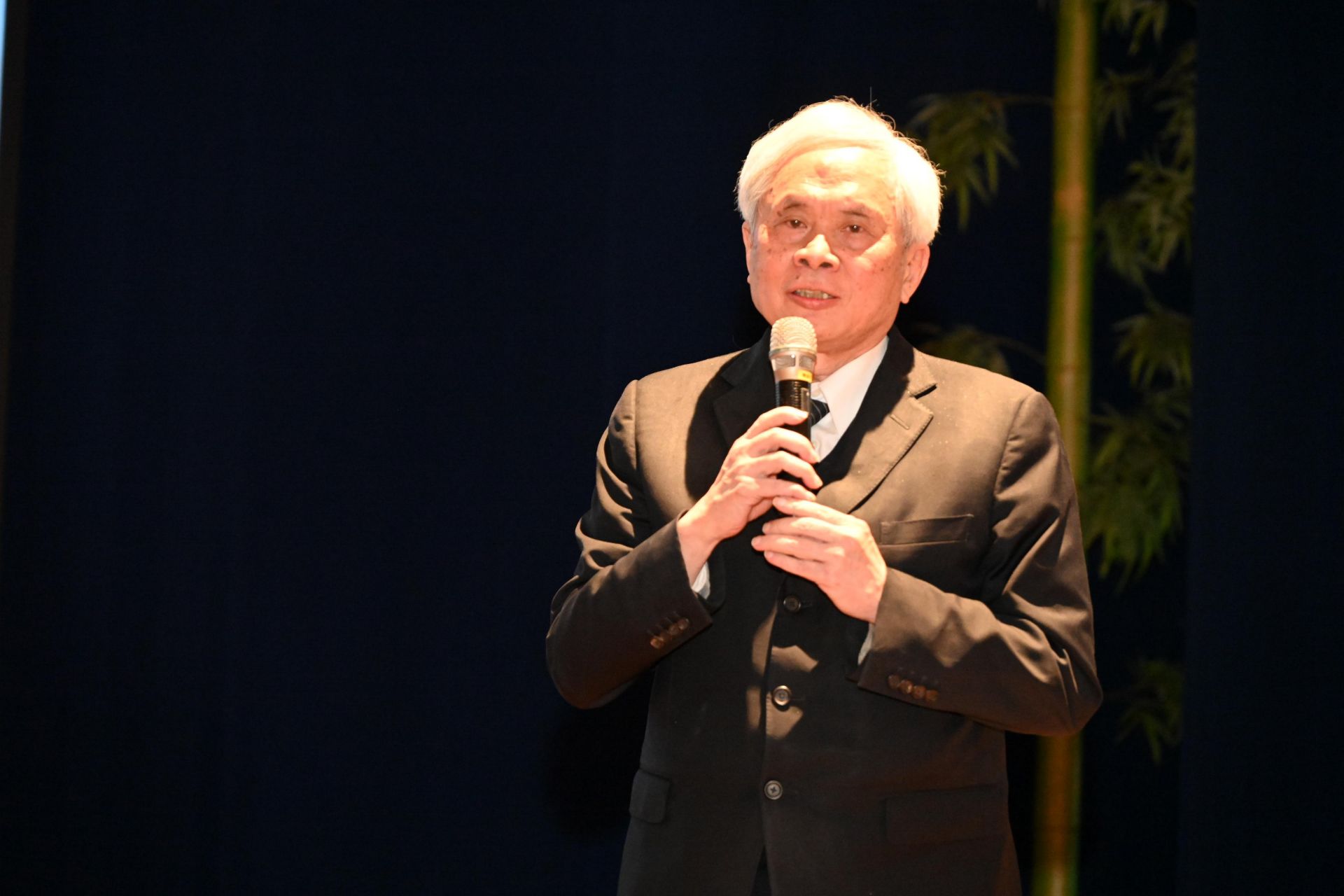 慈濟教育志業執行長王本榮表示,以教育為根基,推動罕見疾病診斷與關懷,用影像見證生命故事。