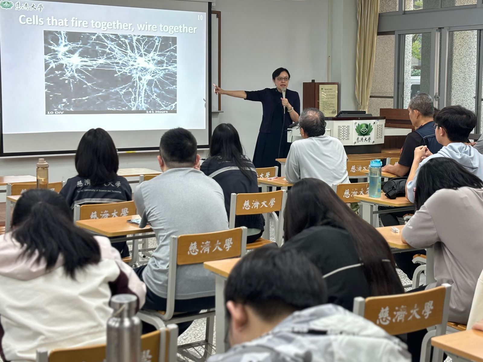 校規劃從認識、應用、善用到創造AI的多元課程,打造跨領域AI學習路徑