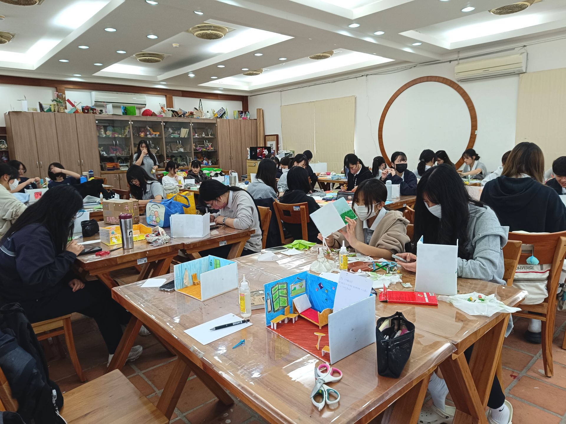 多媒材藝術創作,始終是學生熱門選課排行榜前10名