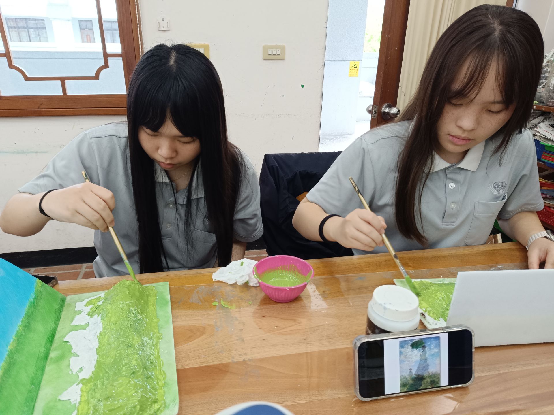 觀察整幅畫作的情景和細節,再賦予全新詮釋