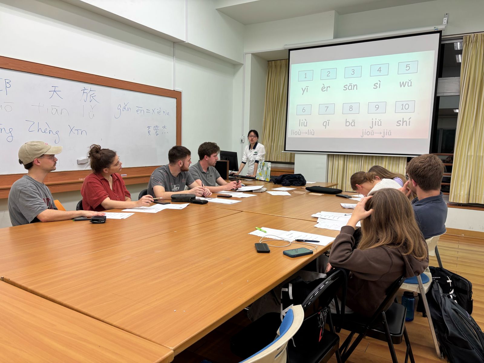 中文問候語、數字、生活詞彙等實用內容