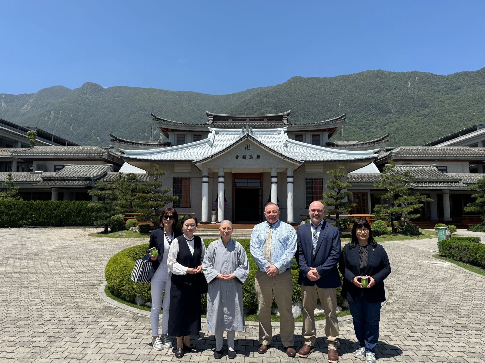 緬因中央中學師長參訪靜思精舍,更加認識慈濟精神與理念