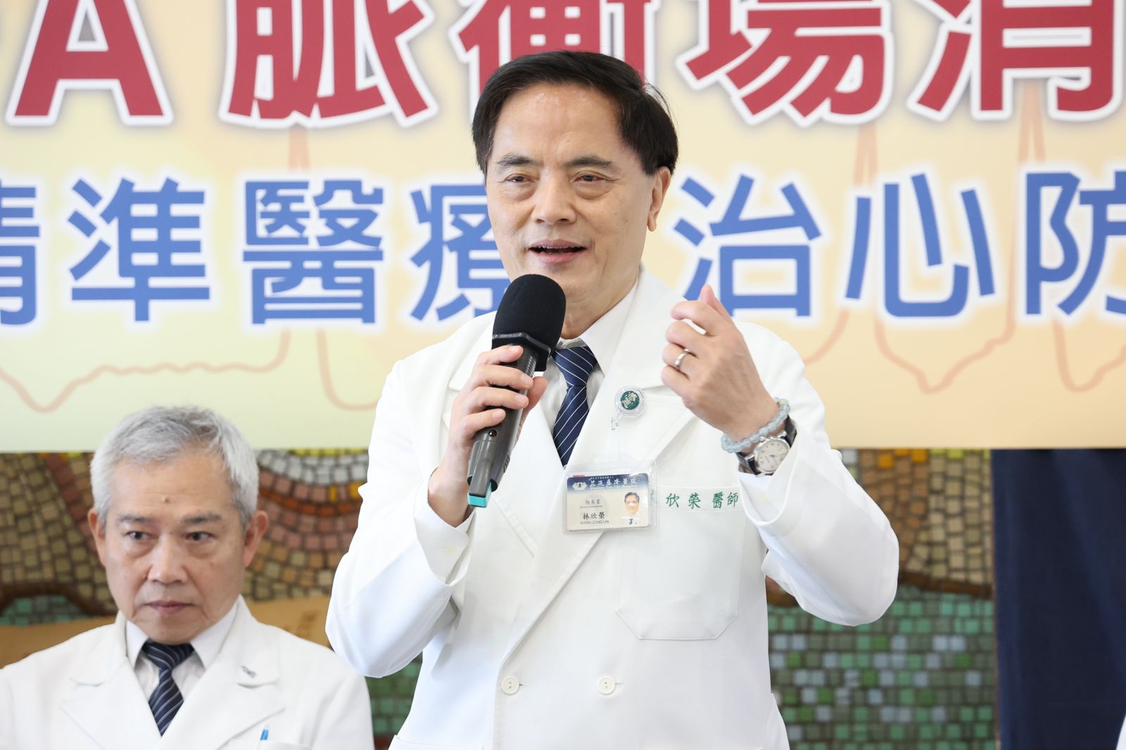 林欣榮院長表示,花蓮慈院引進最新的脈衝場消融手術提供了更安全、快速的治療方法,尤其對東部地區的長者來說,不用撐著生病的身體翻山越嶺,就能夠在地享受到與國際同步的醫療服務。