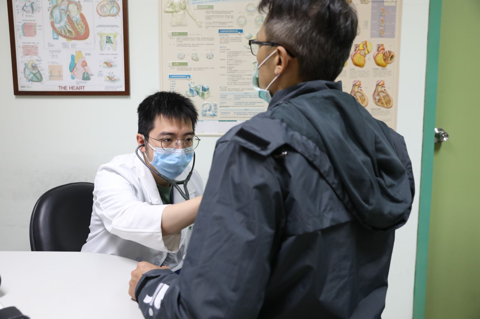 46歲的黃先生表示,出院一週後能回到工作崗位之外,到現在快一個月了,完全沒有復發的跡象,最重要的是不用再吃藥了,解決他在外工作常常無法定時服藥的困難。