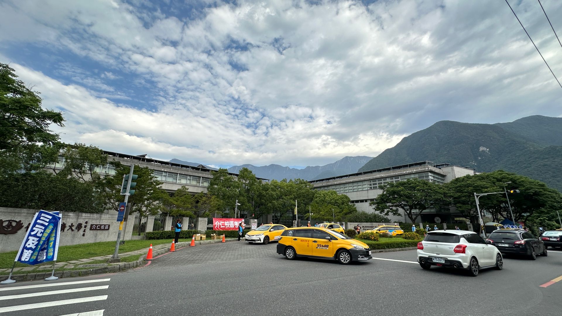考場分設於慈濟大學中央校區及介仁校區