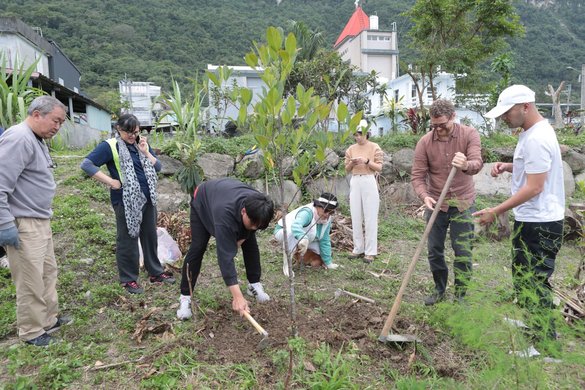 4月8日巢狀種植區翻土