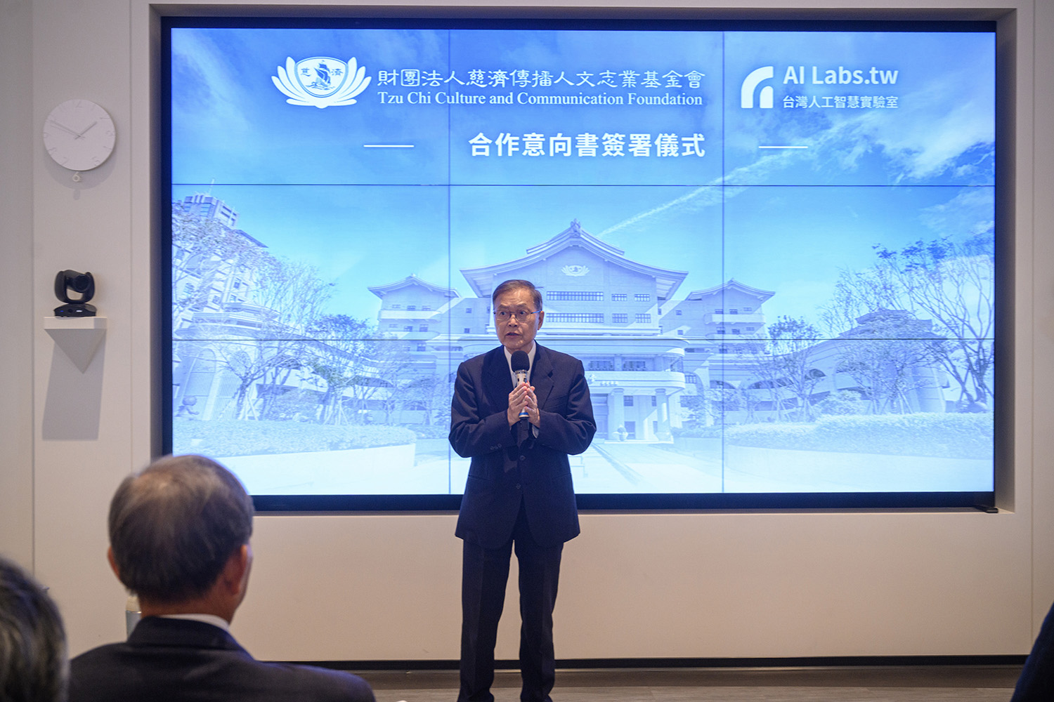 王端正指出，慈濟的使命，不只是使用生成式AI，而是建立能理解並傳遞慈濟精神的大型語言模型。