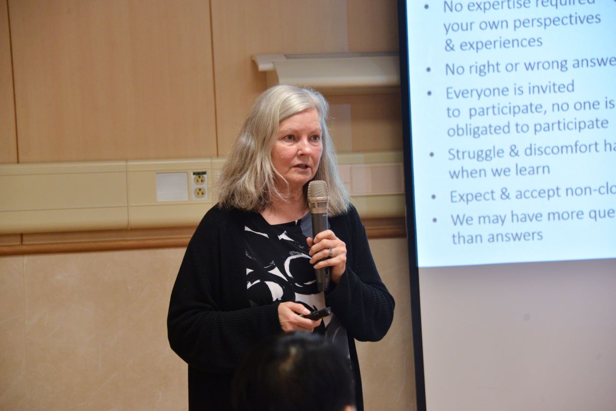 約翰霍普金斯醫學院Margaret S. Chisolm教授授課，讓參與者親身體驗 何謂VTS。