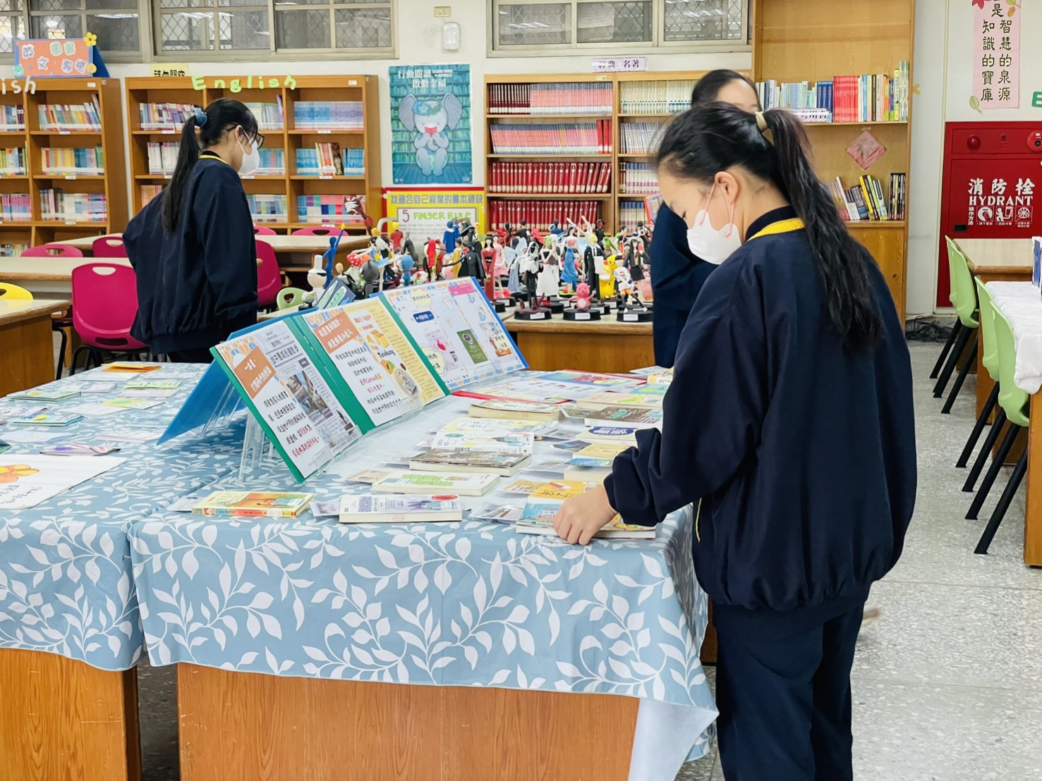 光明國中-閱無界-行萬里-主題書展