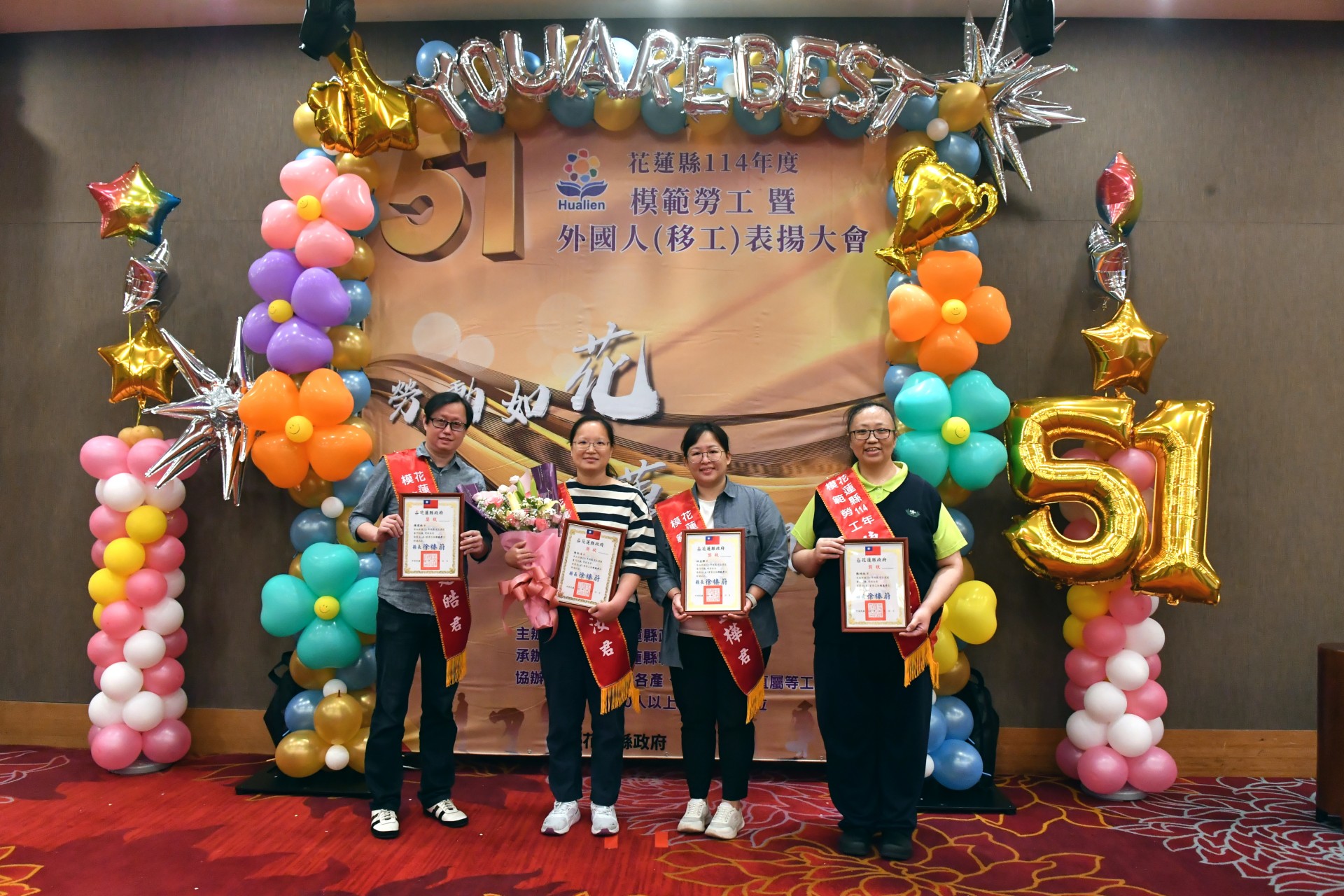 花蓮慈院護理師全年守護病人健康,在勞動節前夕獲得2025年優良勞工表揚。左起陳建皓護理長、陳怡汝副護理長、林孟樺護理長、陳純純安寧居家護理師。