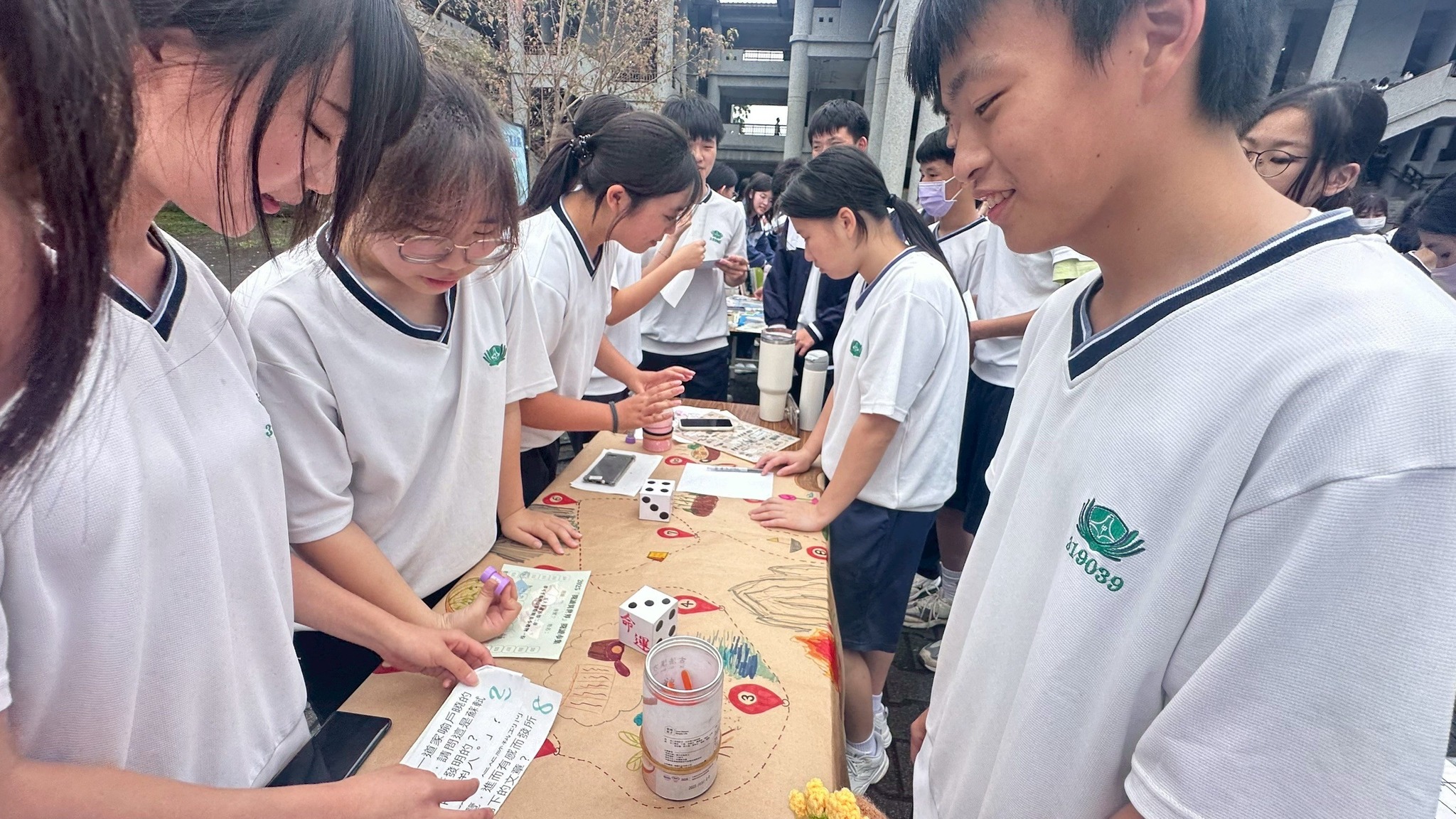 閱讀市集人氣爆棚，師生熱情闖關