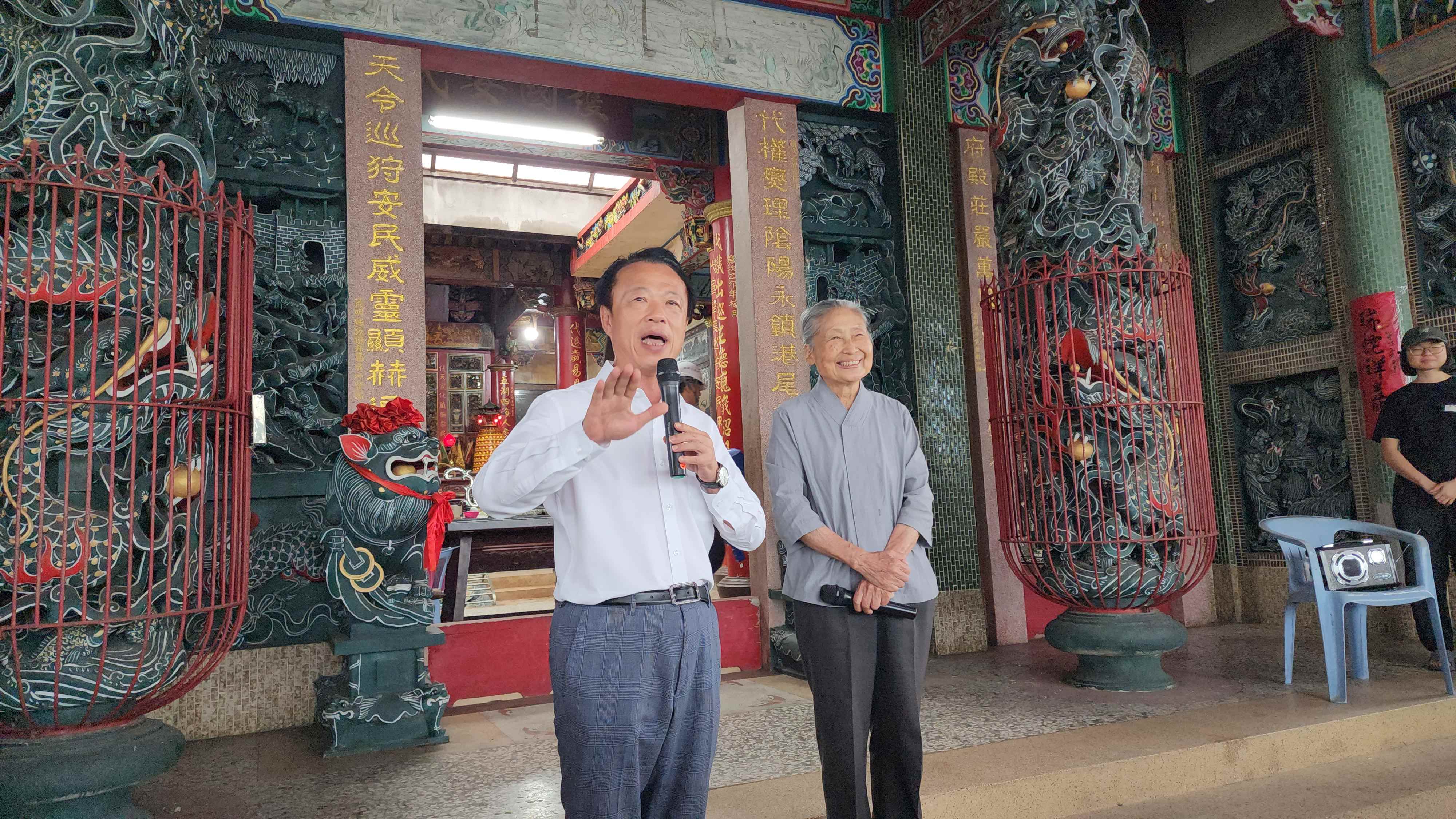 嘉義縣長翁章梁及慈濟基金會副總執行長林碧玉也到場關切