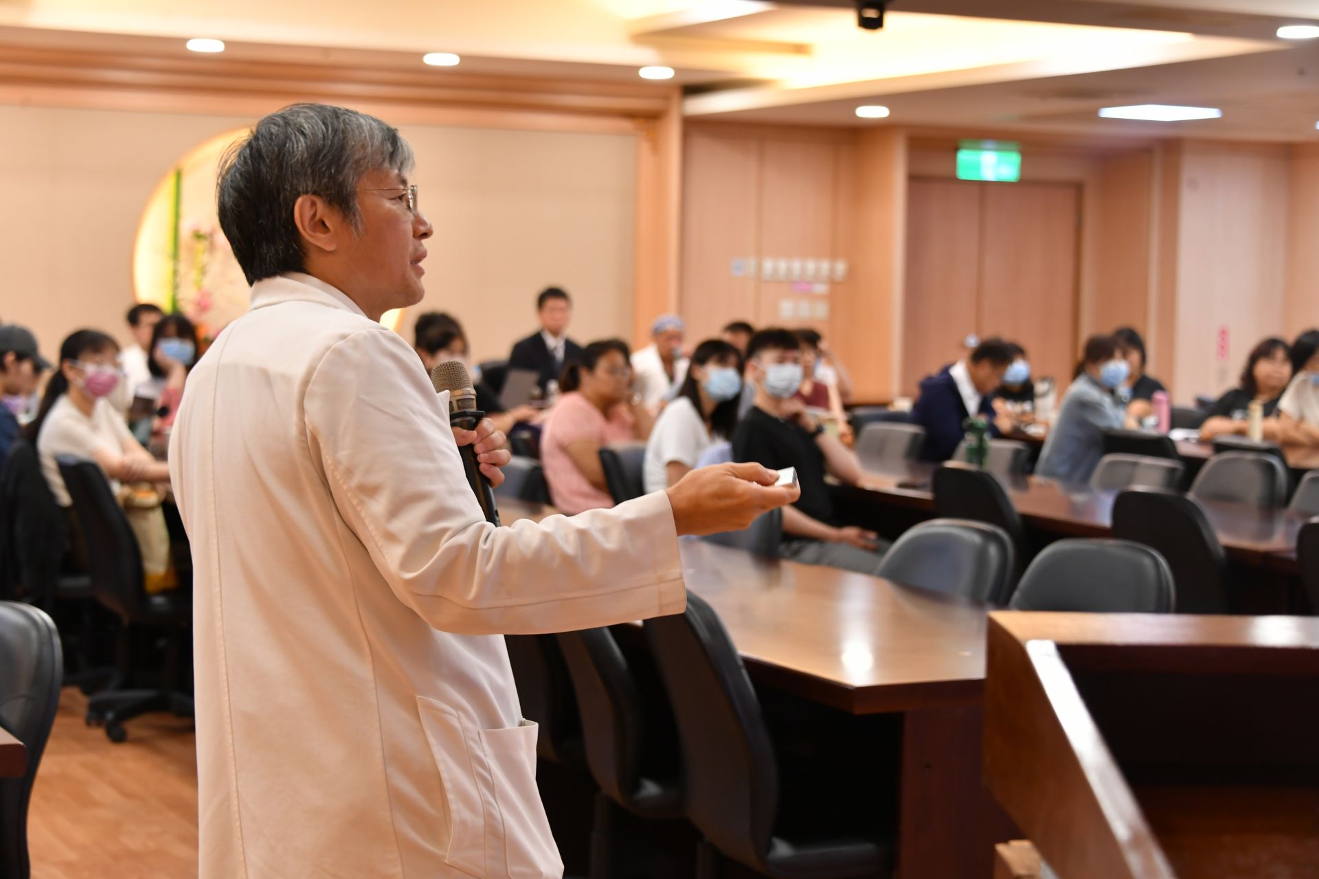 骨科部由姚定國醫師分享「手術醫師角色及ERAS介入」,強調病人與團隊共同參與,是ERAS成功關鍵。