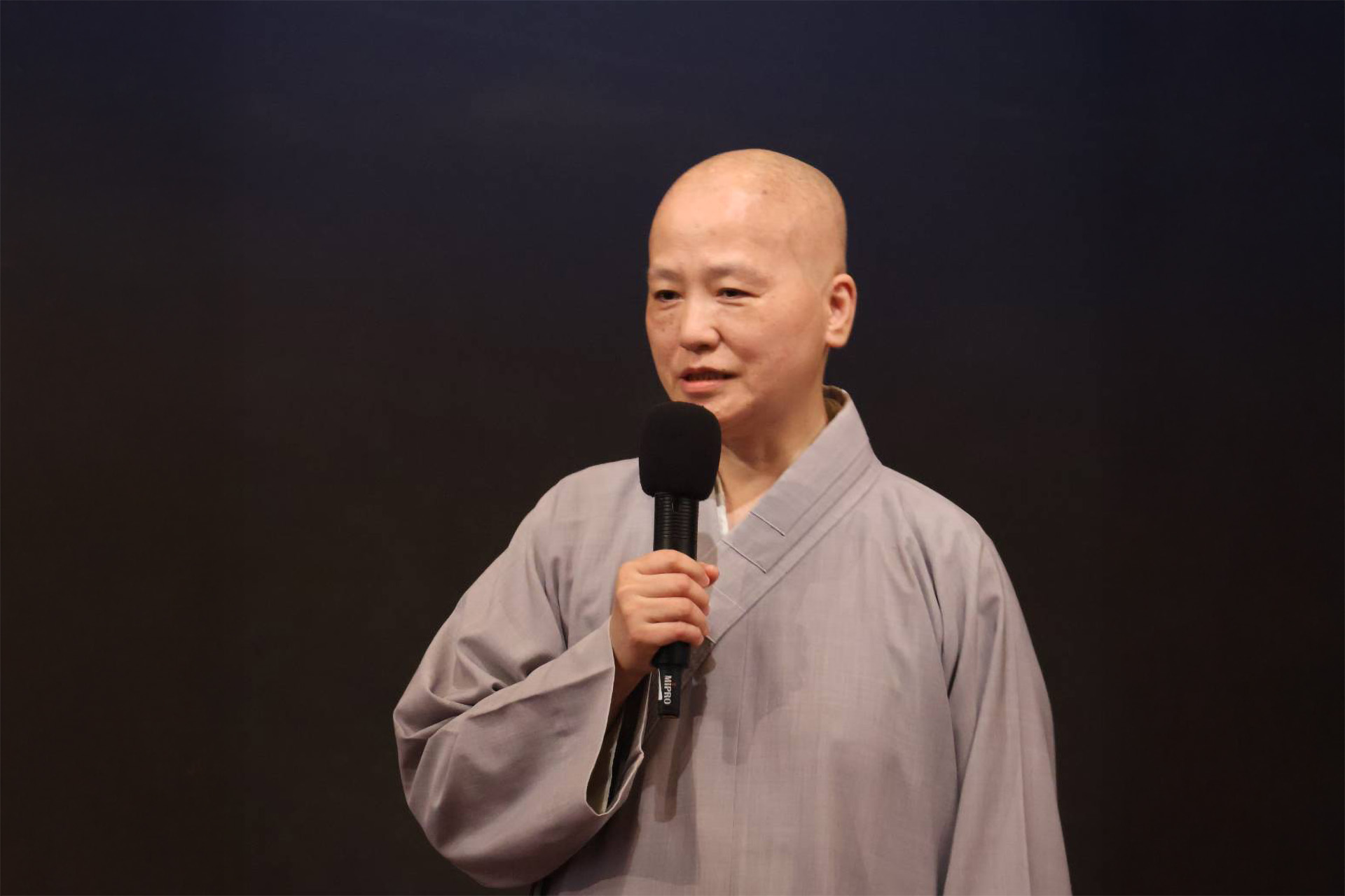德凡師父祝福並感恩兩位校長以大願大力為教育志業全心奉獻,為教育志業開創歷史新局