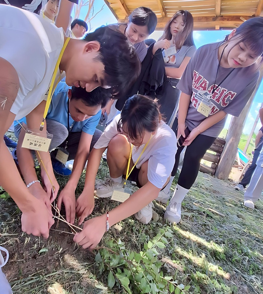 學員於山林中實作傳統陷阱製作與射藝體驗,在汗水與技巧中體現原住民族與自然共生的智慧