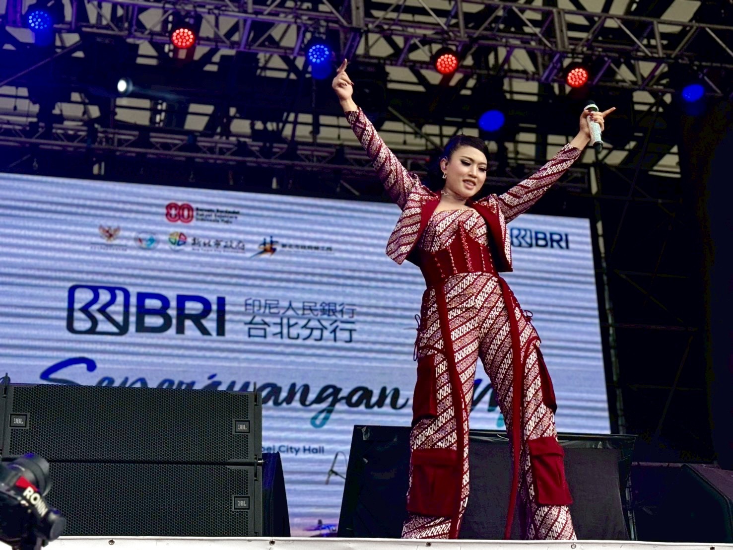 「印尼蔡依林」 Kiki Asiska 以動感舞姿與充滿感染力的歌聲,成功帶動全場觀眾情緒。
