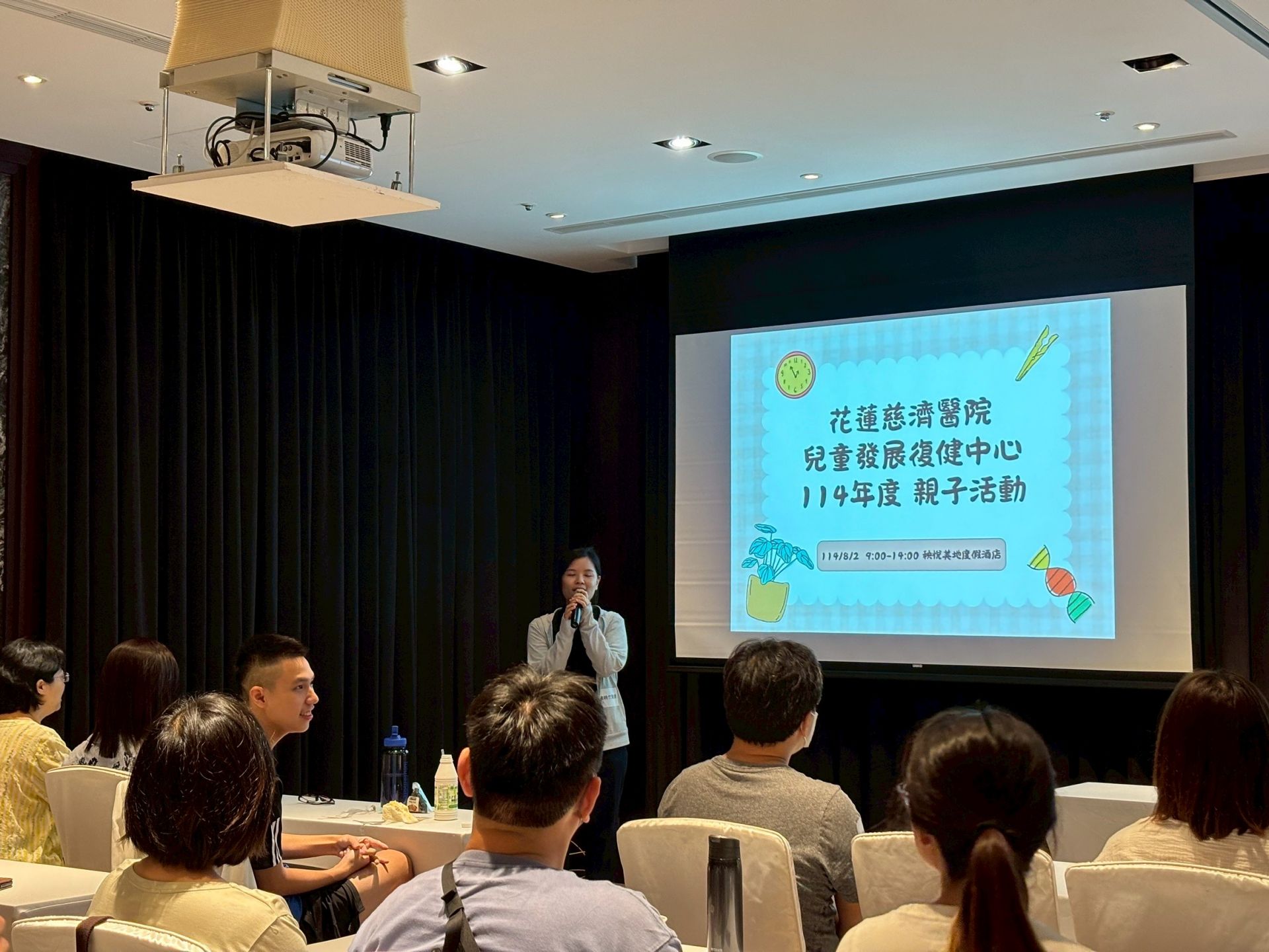 花蓮慈濟醫院復健醫學部兒童發展復健中心主任陳映竹醫師表示,特殊兒的早期療育需要早期發現及早期介入,團隊照護除了提供特殊兒各項專業治療之外,也希望家長經由交流,相互打氣。