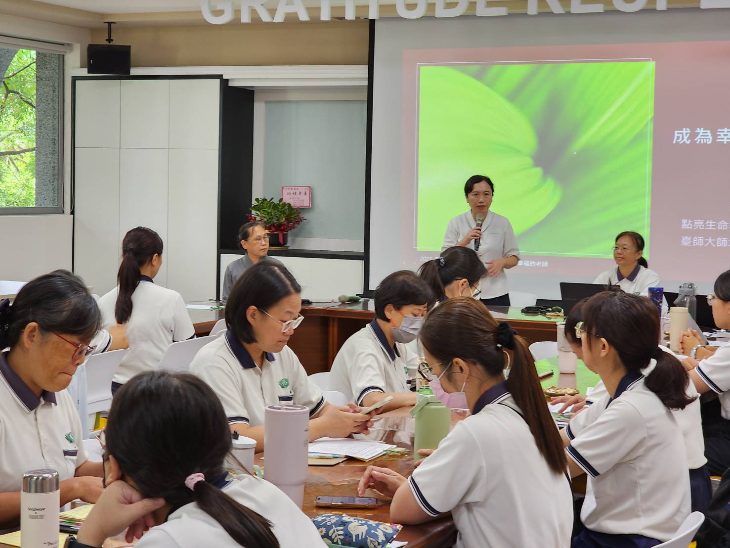 廖逸貞校長勉勵,慈大附中老師都能幸福感與教育專業都能達到平衡。