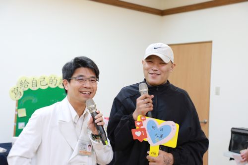 18歲確診骨肉瘤的癌友正宇,深情獻唱《專屬天使》,將歌聲送給一路守護的醫護團隊。