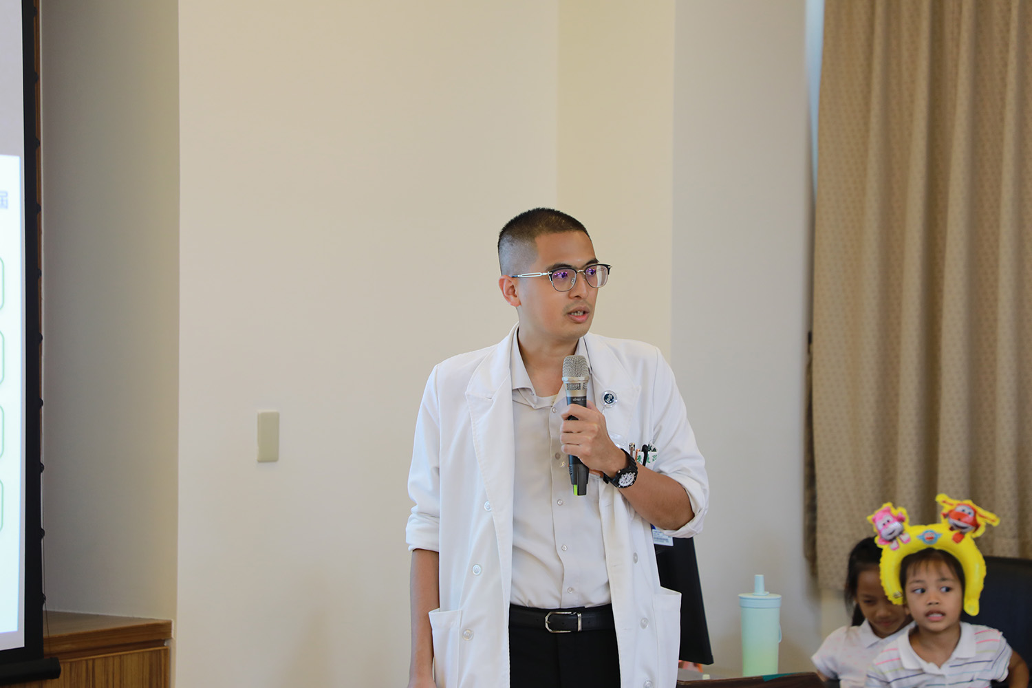 小兒內分泌科主治醫師陳毓劭分享癌症治療過程中常見的內分泌神經失調問題,協助家屬及早辨識異常。