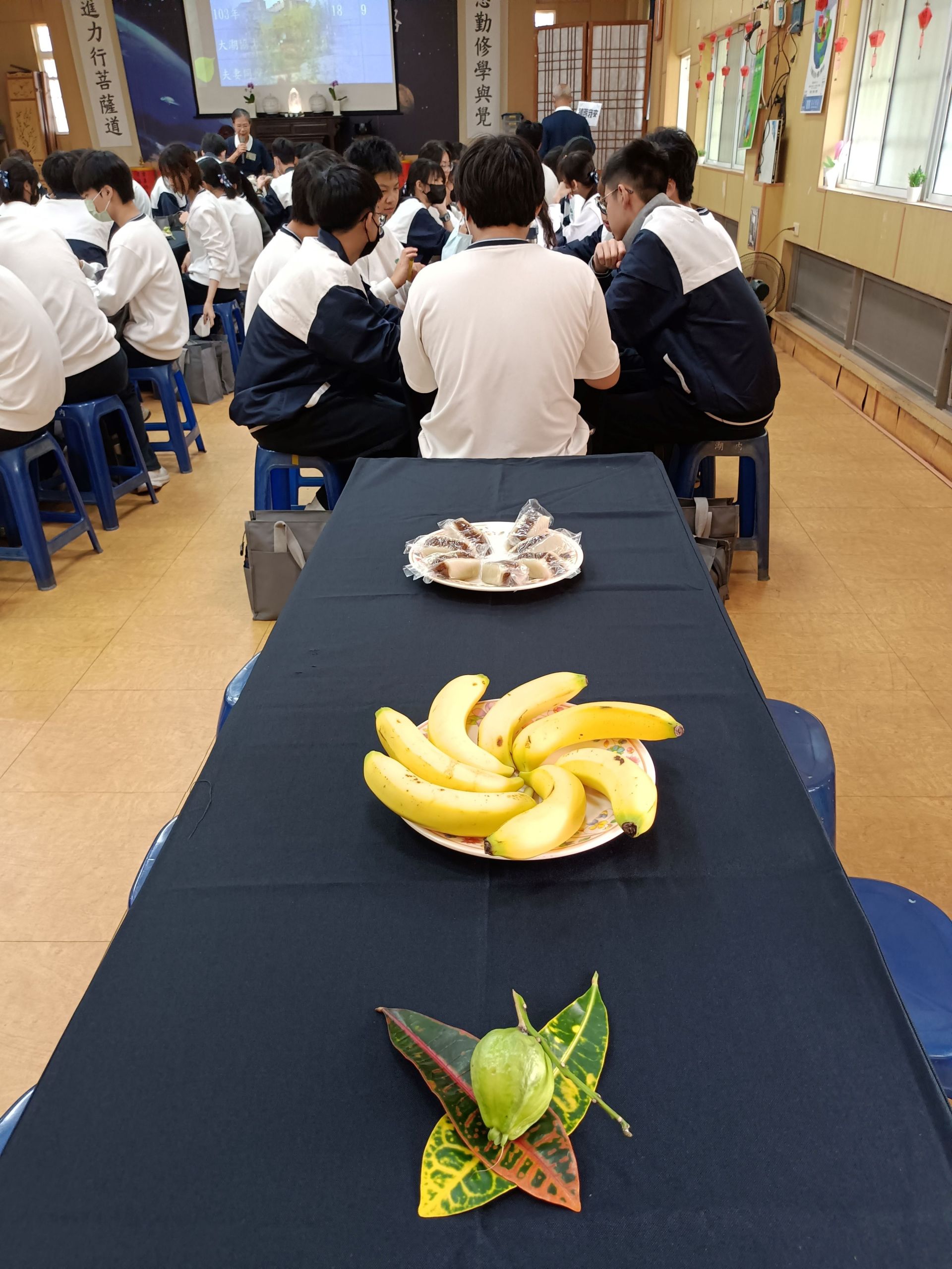 師姑、師伯以「回家」的心意款待學生,孩子們不僅收穫知識,更溫暖了身心。