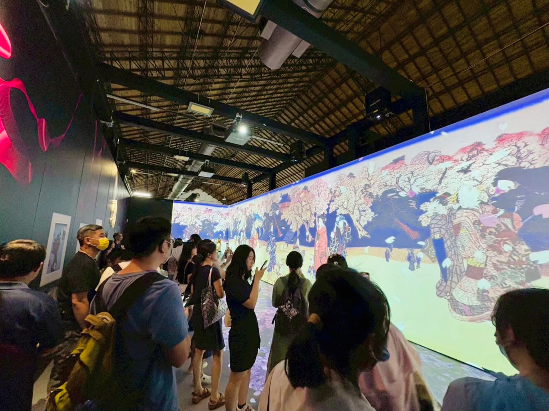 園區豐富的展演活動涵蓋藝術設計、潮流時尚、人氣IP、文創市集等多元領域，吸引不同族群造訪園區體驗與探索。