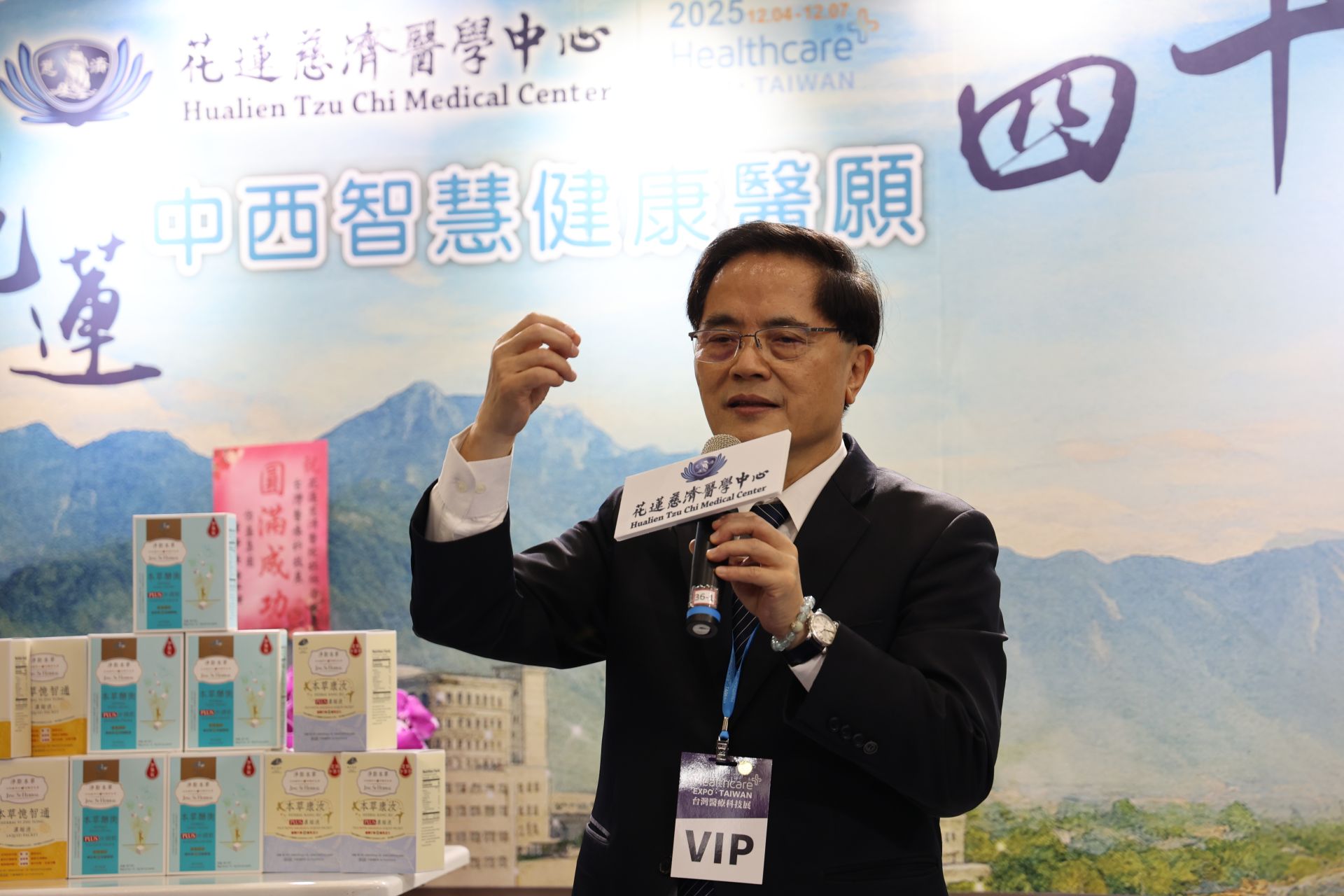 林欣榮院長分享中西醫精準醫療,也分享創研團隊研究當歸20多年的發現和成果,多次獲國家新創獎。