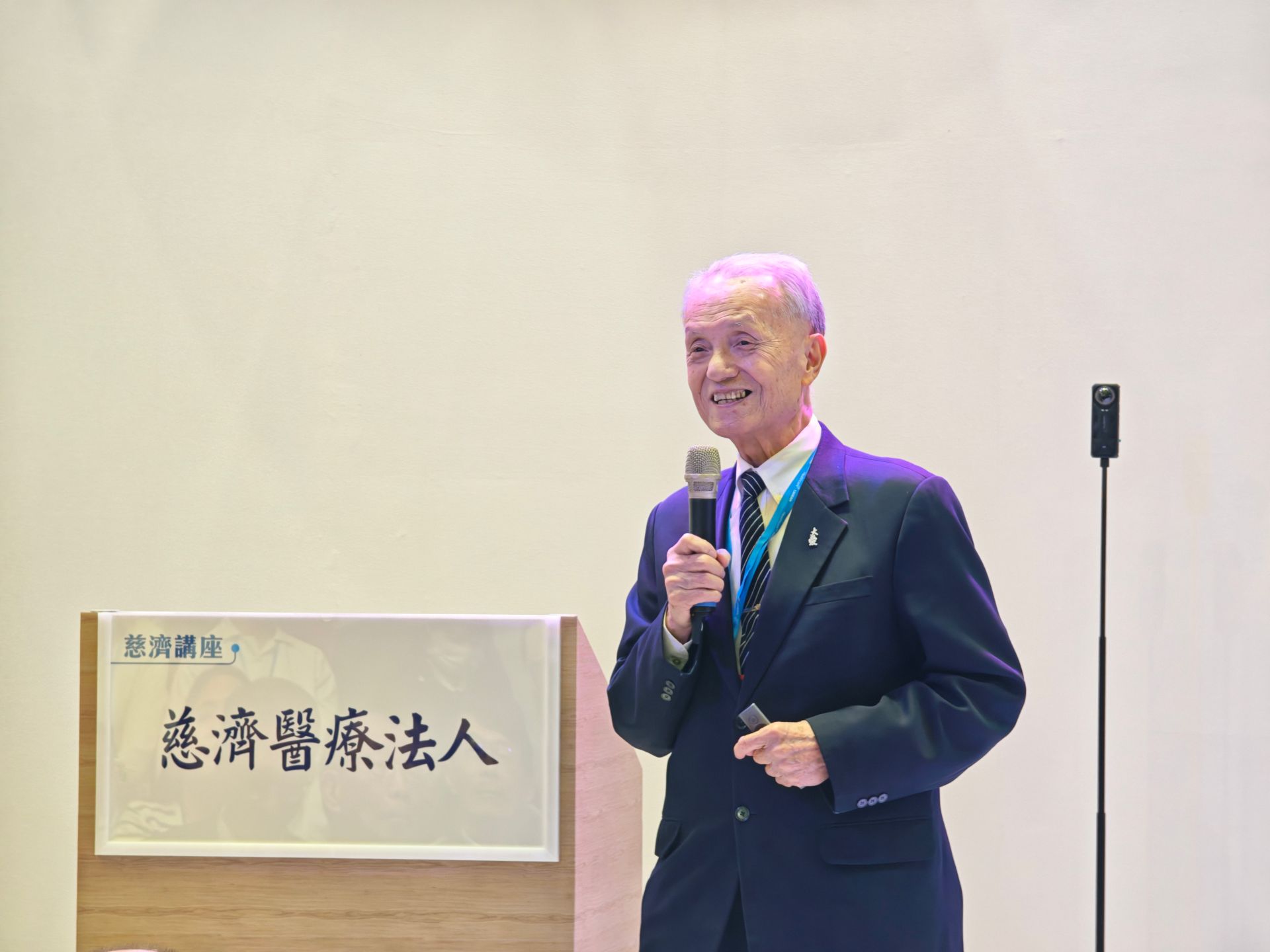 慈濟醫療法人林俊龍執行長在開幕致詞表示,慈濟醫療服務的品質與人文更上一層樓。