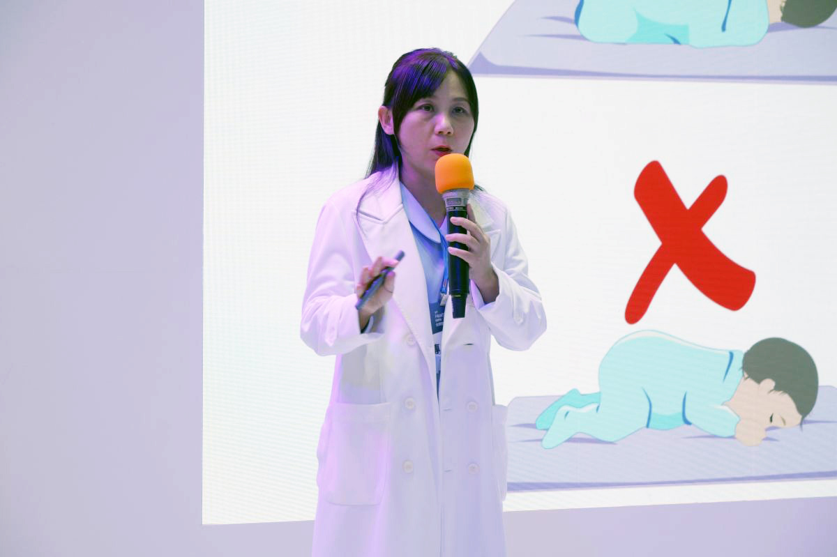 兒科部新生兒科趙露露主任以臨床經驗與案例,分享新生兒照顧上的大小事,幫助新手父母順利守護寶貝健康成長。