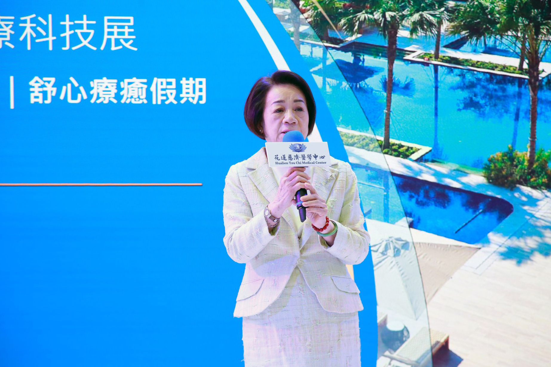 尹純綢董事長堅持在花蓮打造一塊有機無毒的淨土堅持30年,讓秧悅美地成為香草天堂,也感謝與花蓮慈院合作接待國際旅客的經驗,見證台灣頂尖的醫療能力。