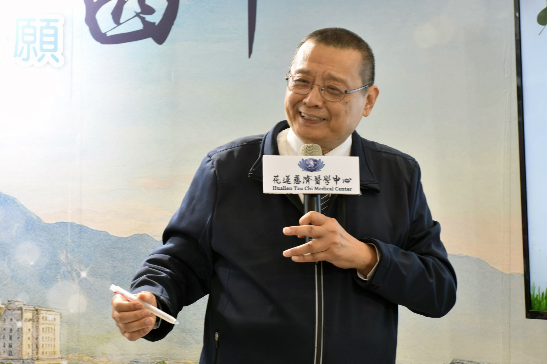 愛感恩科技公司總經理李鼎銘也以「救治生命,也可守護地球:醫療廢棄物的永續新生命」為題分享。讓更多人認識大愛感恩科技如何改變塑膠廢棄物,發揮再生資源的良能。