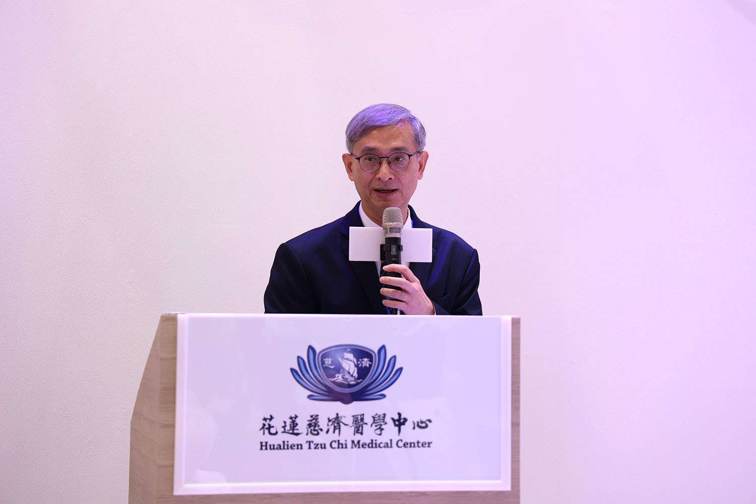 花蓮慈濟醫學中心是全台唯一有以CAR-T治療國際血癌病患的醫院,李啟誠副院長7日上午至台灣醫療科技展分享這項結合細胞、基因與免疫療法三者兼具的創新癌症治療。