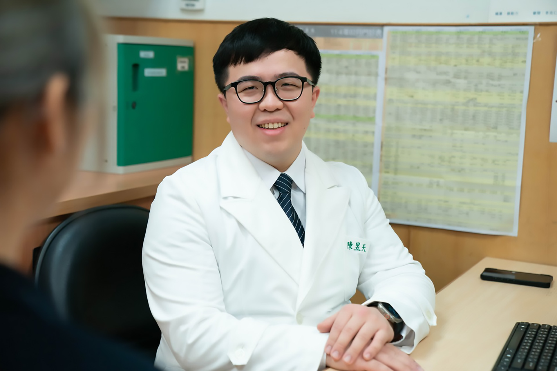 陳昱天醫師看診示意照。