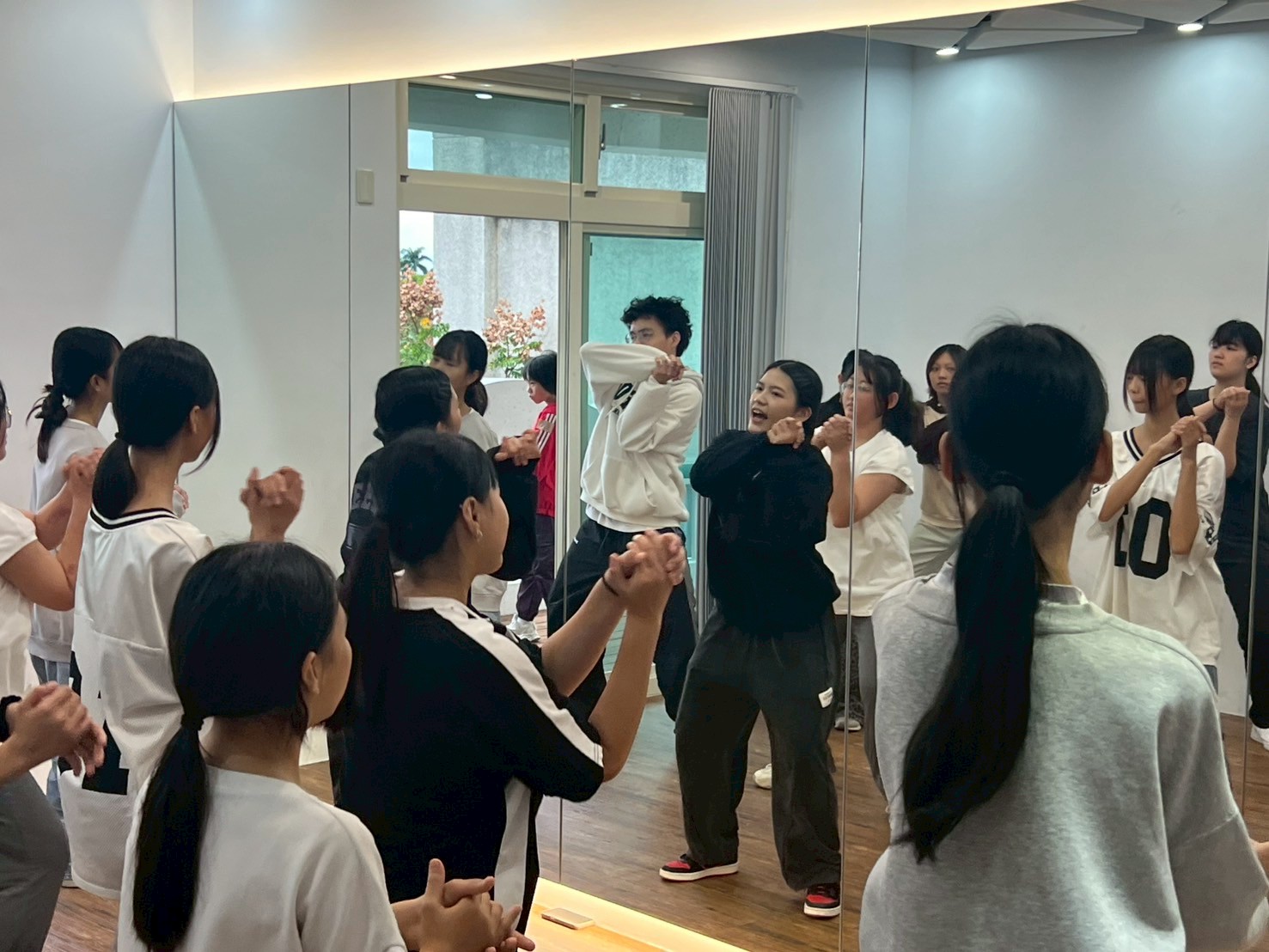 家扶與教會的孩童們「以舞會友」