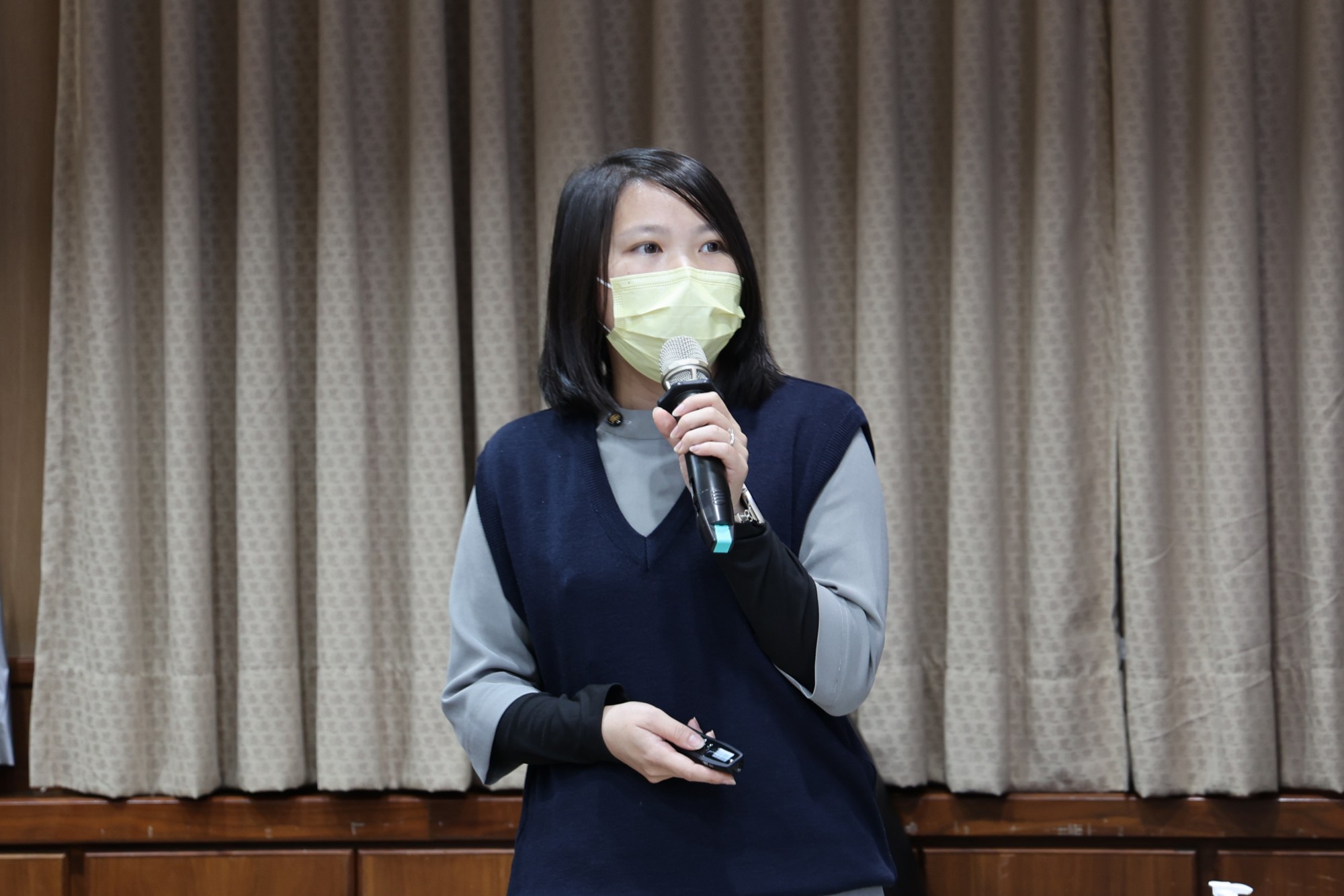 申報股組員余虹儒則就「申報流程與注意事項」進行說明。