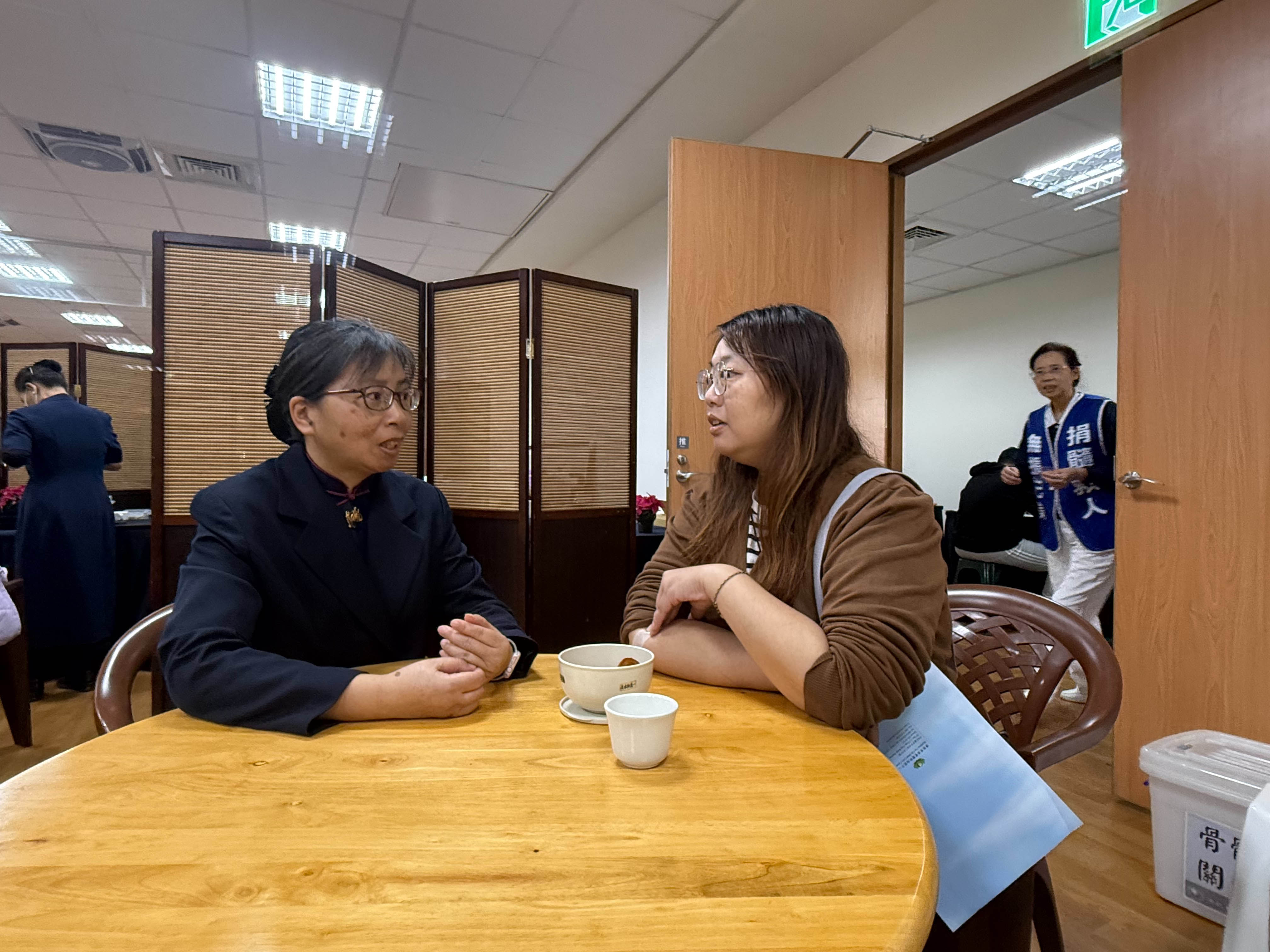 張尹瑄先前已在網路完成造血幹細胞捐贈建檔的預約,並透過就近的師姊聯繫,邀約前往關渡靜思堂參與驗血建檔。