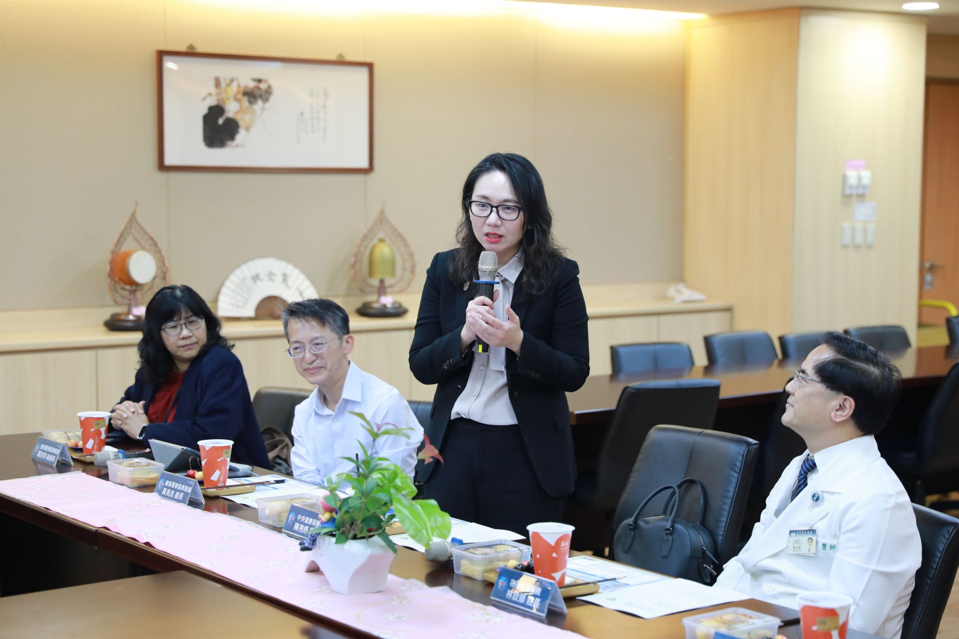 健保署陳亮妤署長12日拜訪花蓮慈院,了解花蓮慈院東區全人整合轉型的計畫進度,並感謝花蓮慈院的承擔。