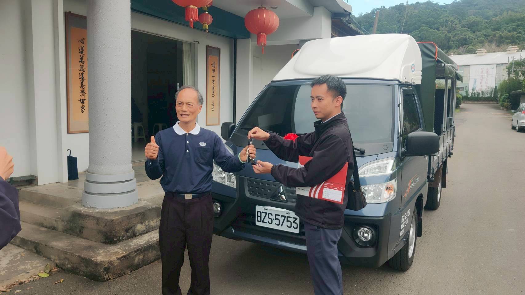 八部車於12月16日全數交車完成,讓志工能更快、更穩定地將愛心送達需要的家庭。