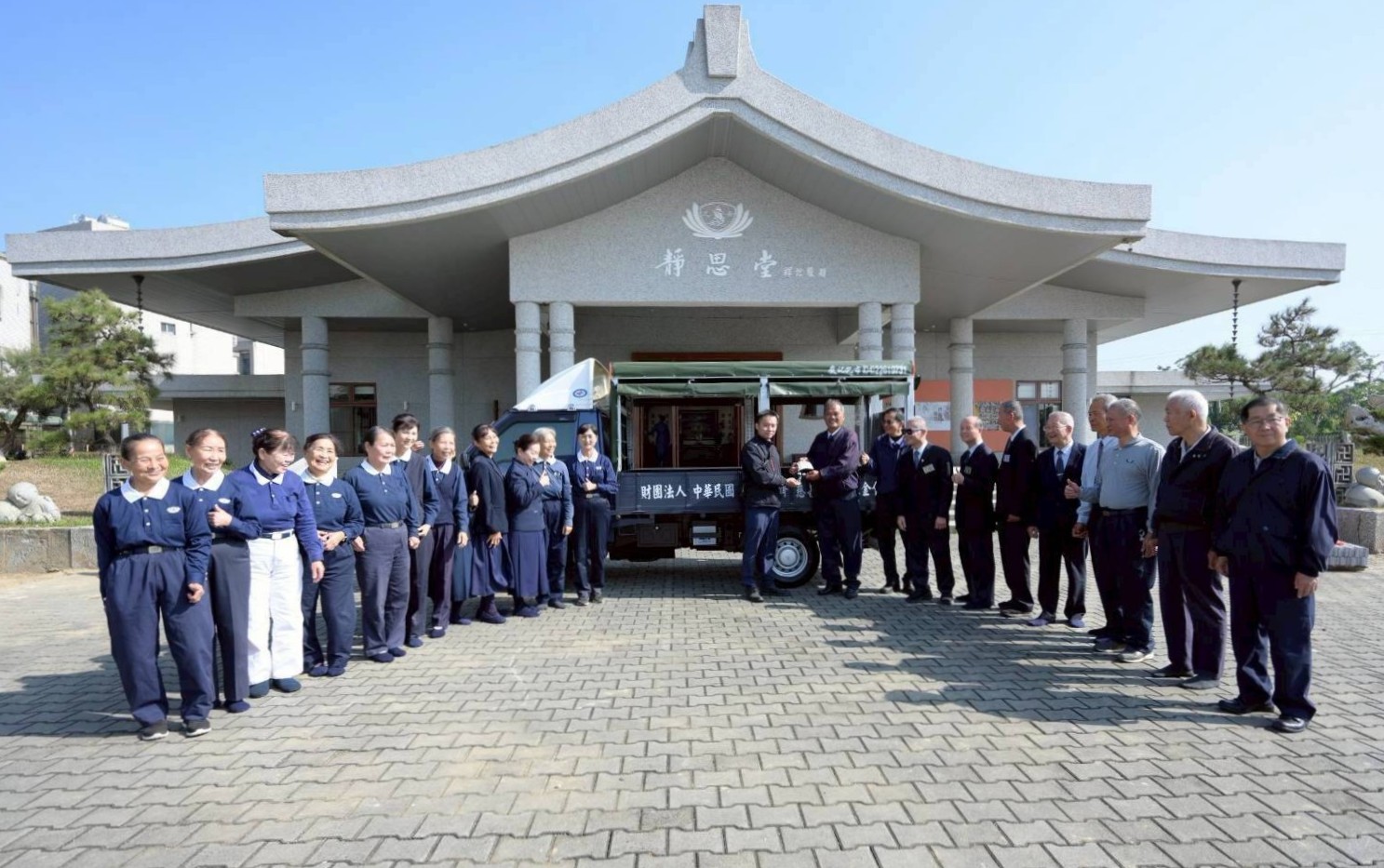 「慈悲的車輪,永不停歇。」輔具專車的誕生,不僅是硬體的補足,更是志工心靈的安定。