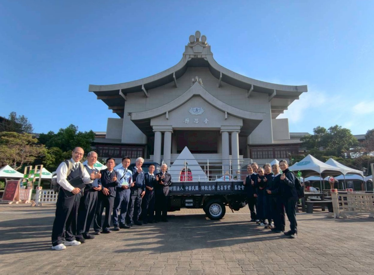 「高雄中區:五區整合的行動力。」高雄中區涵蓋新興、三民、苓雅、前金、鹽埕五區。專車到位後,團隊可隨時出車,讓個案服務更即時、更貼心。