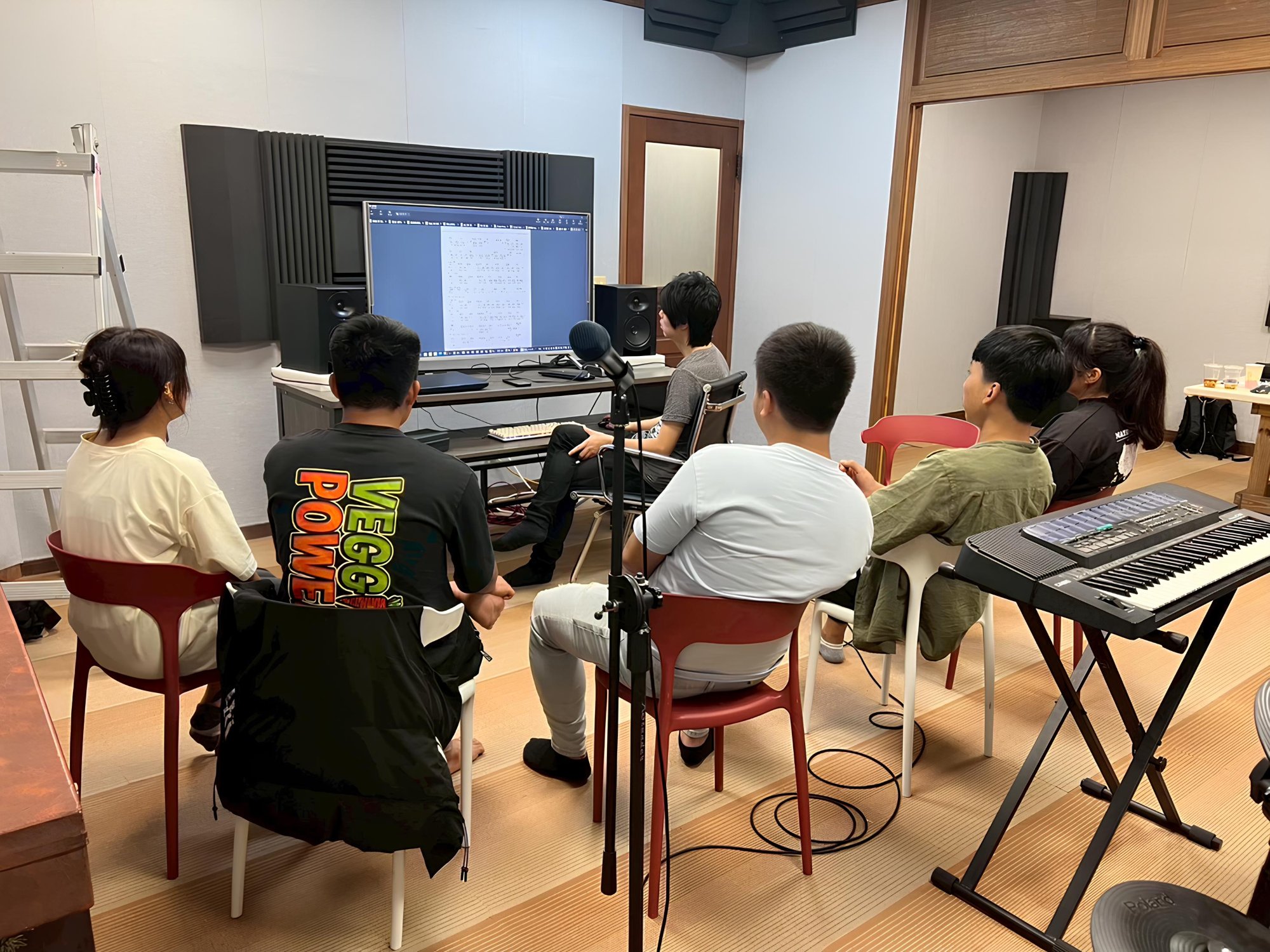 青少年阿歌從學習音樂的過程中,一步步找回生命的希望與力量